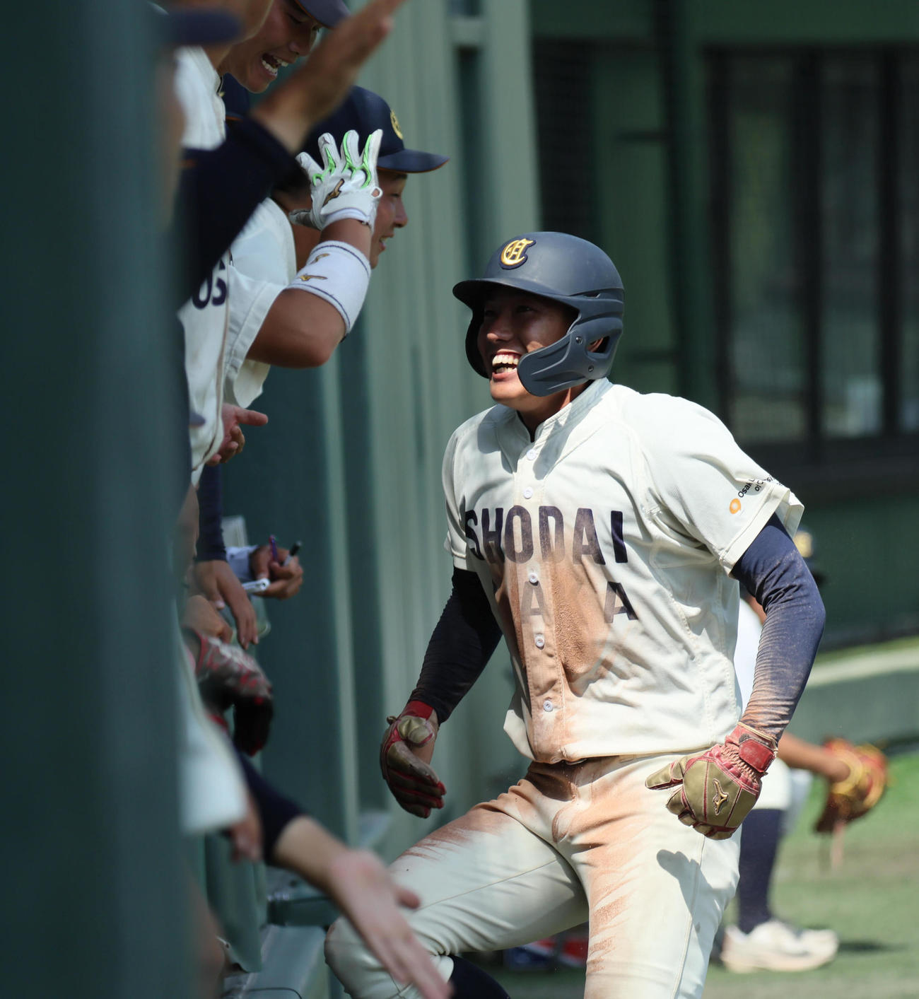 大経大対大商大　5回裏大商大2死一、二塁、中田千尋は山口滉起の中前適時打で生還する（撮影・宮崎幸一）