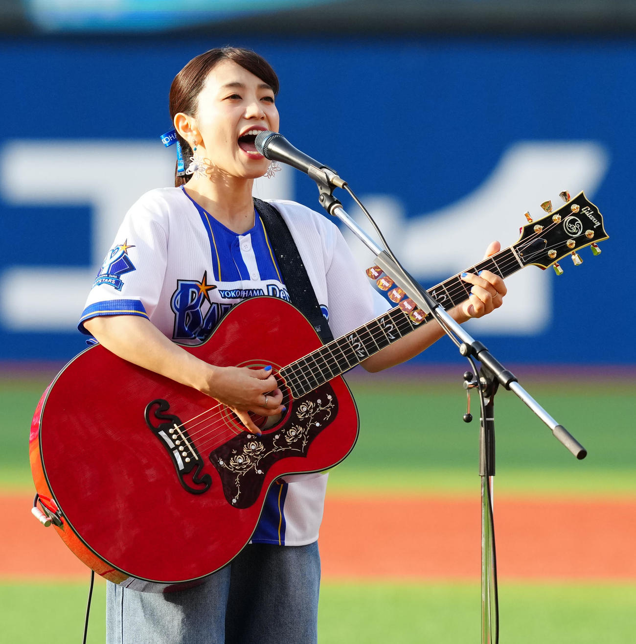 DeNA対中日　試合前、ミニライブに臨むmiwa（撮影・江口和貴）