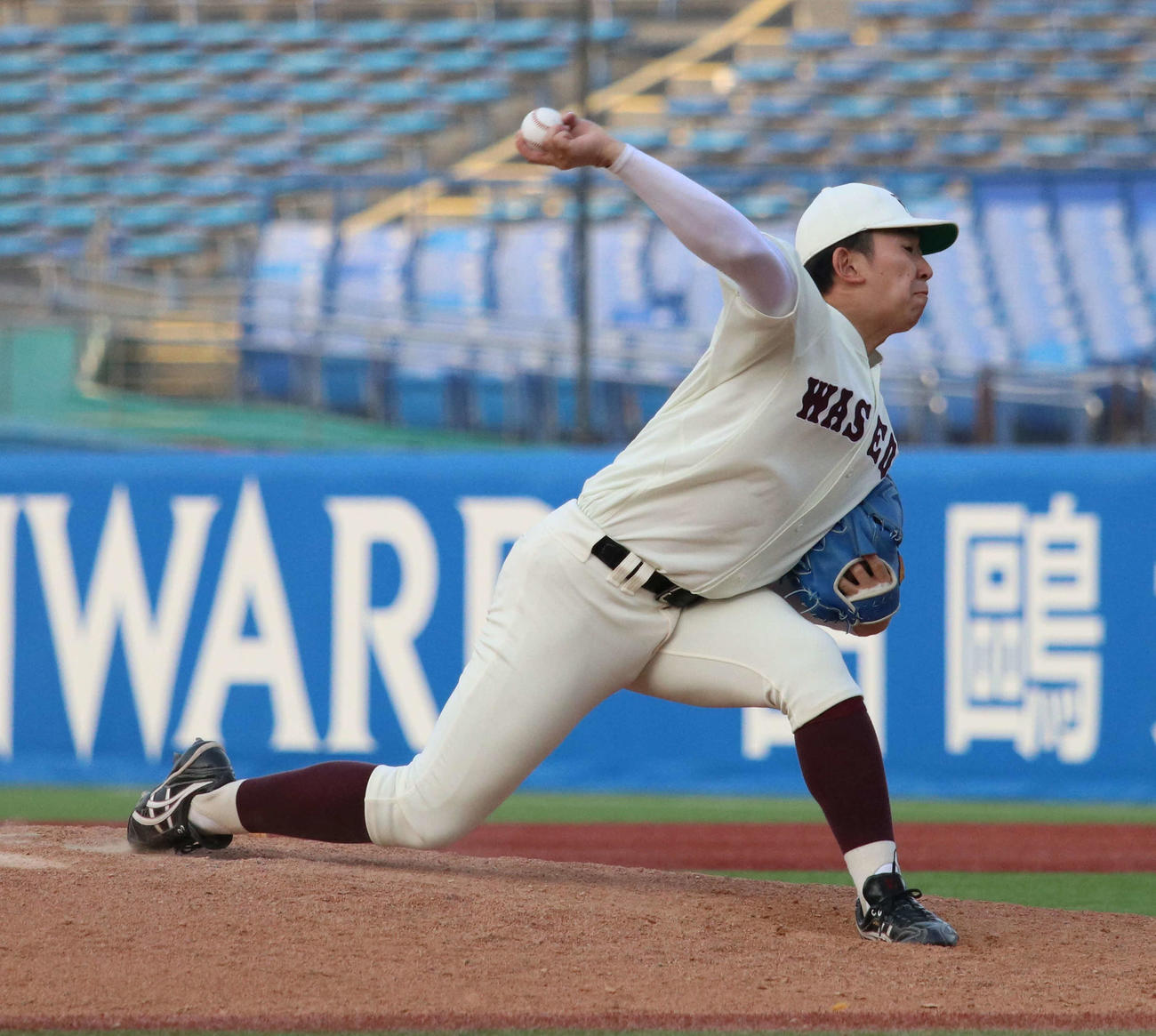 早大対明大　9回1死からマウンドに上がった早大・伊藤樹（撮影・山本佳央）