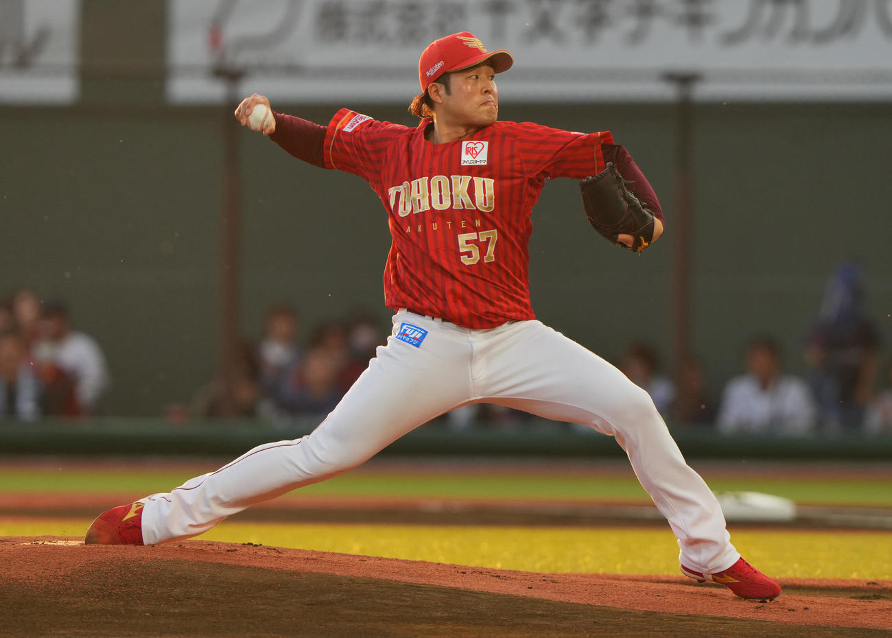 楽天対西武　力投する楽天先発の滝中（撮影・垰建太）