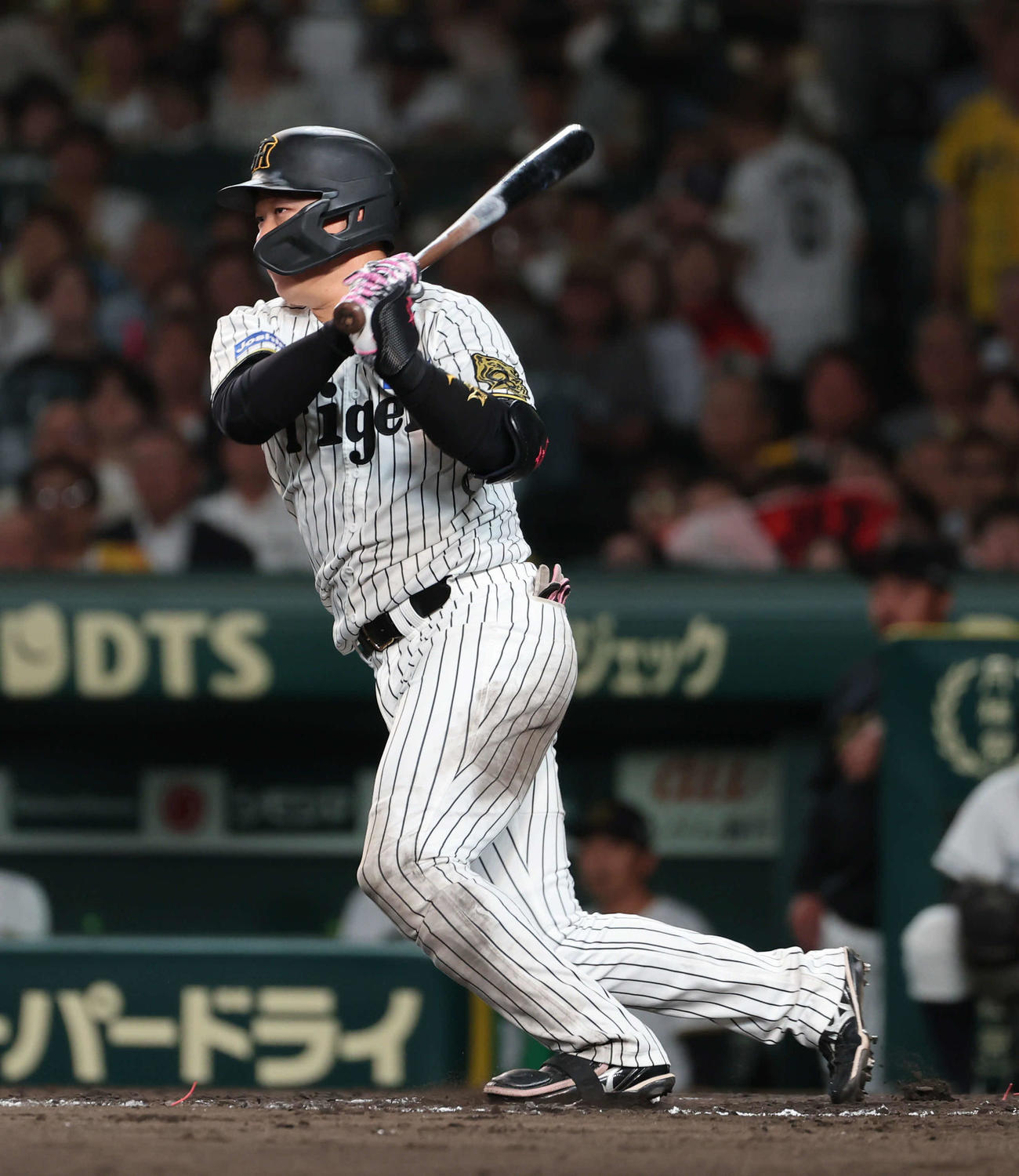 阪神対巨人　8回裏阪神無死、大山は左前にこの3本目の安打を放つ（撮影・西尾就之）