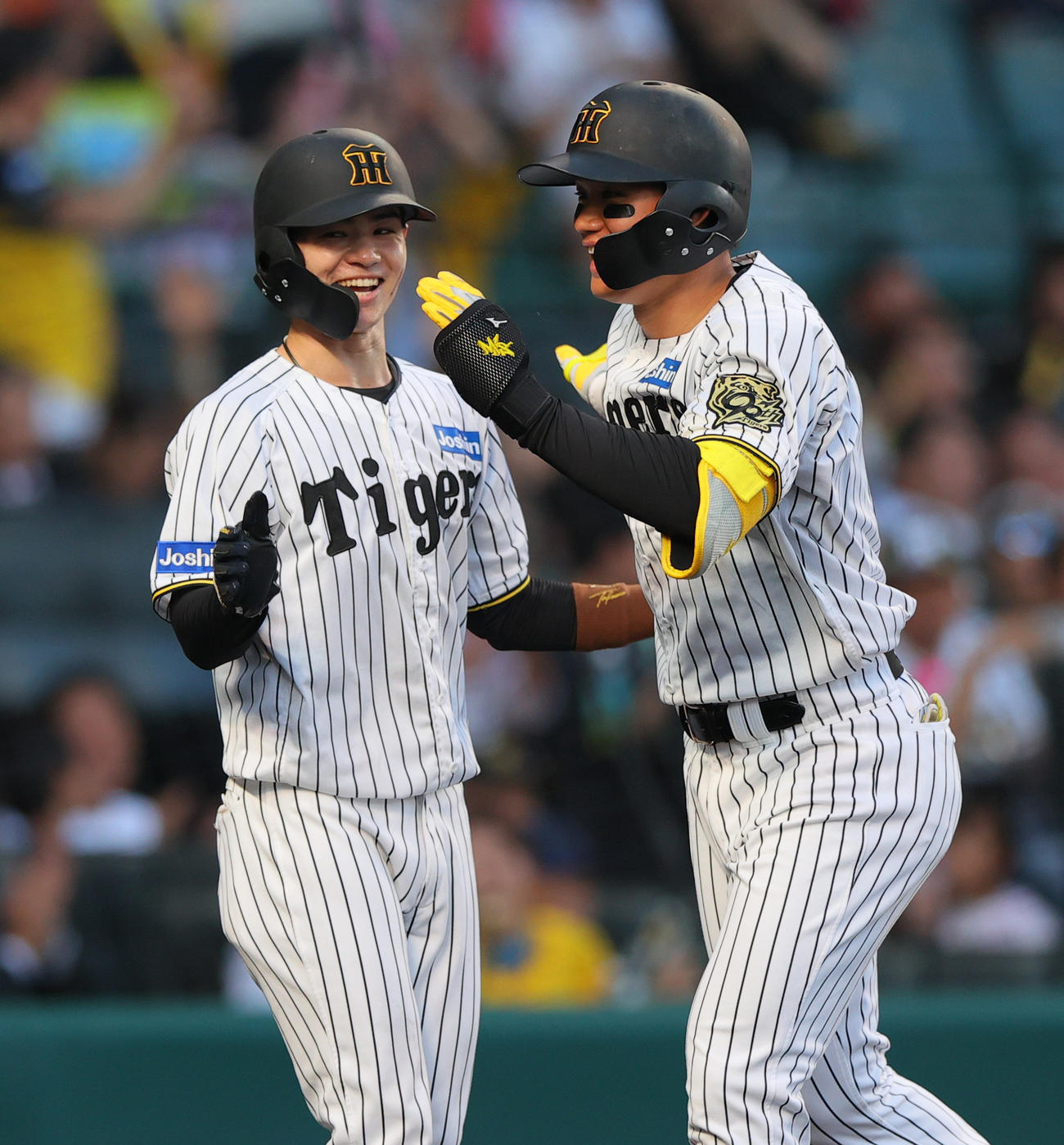 2点本塁打を放った森下翔太は中野拓夢とタッチ