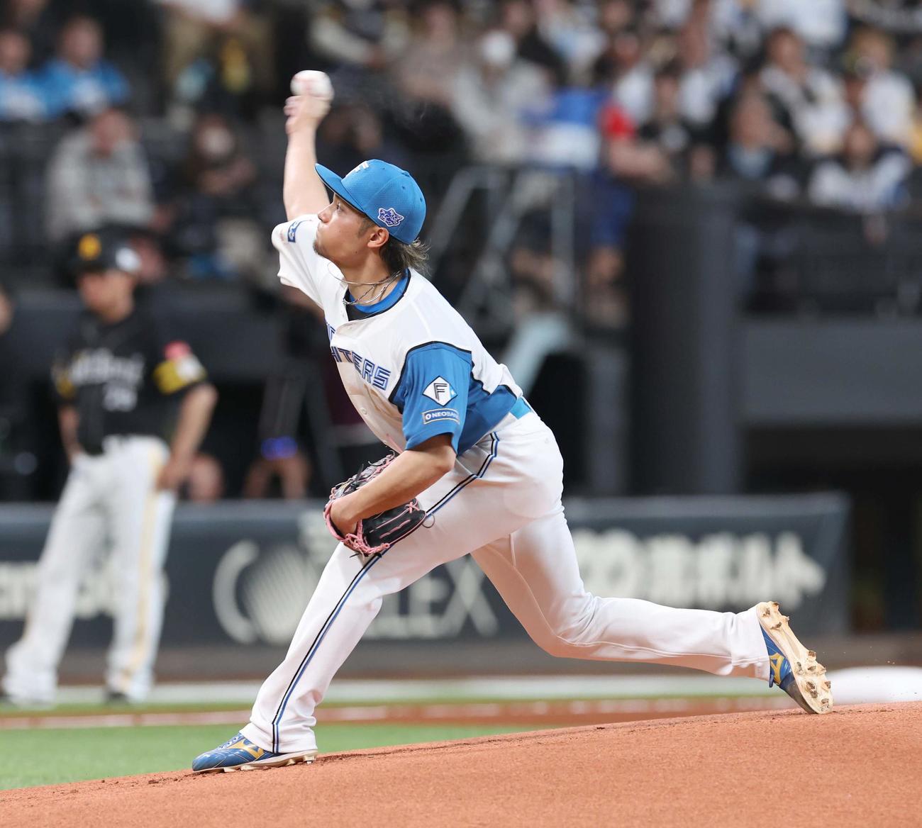 日本ハム対ソフトバンク　日本ハム先発の伊藤（撮影・黒川智章）