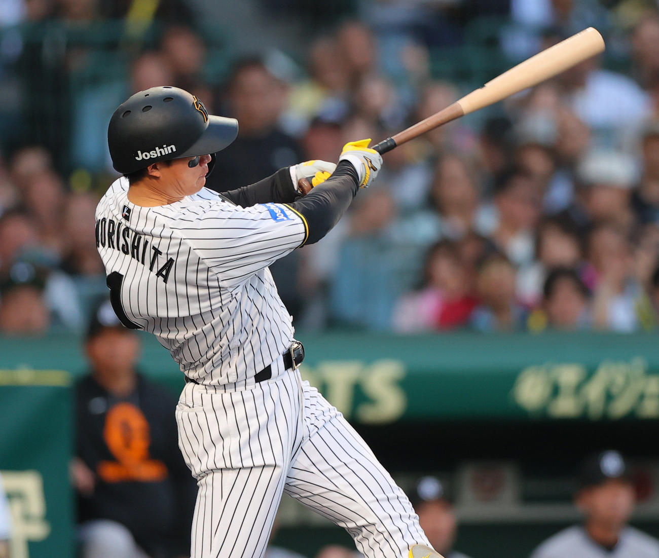 阪神対巨人　1回裏阪神1死一塁、森下は左越え2点本塁打を放つ（撮影・上山淳一）