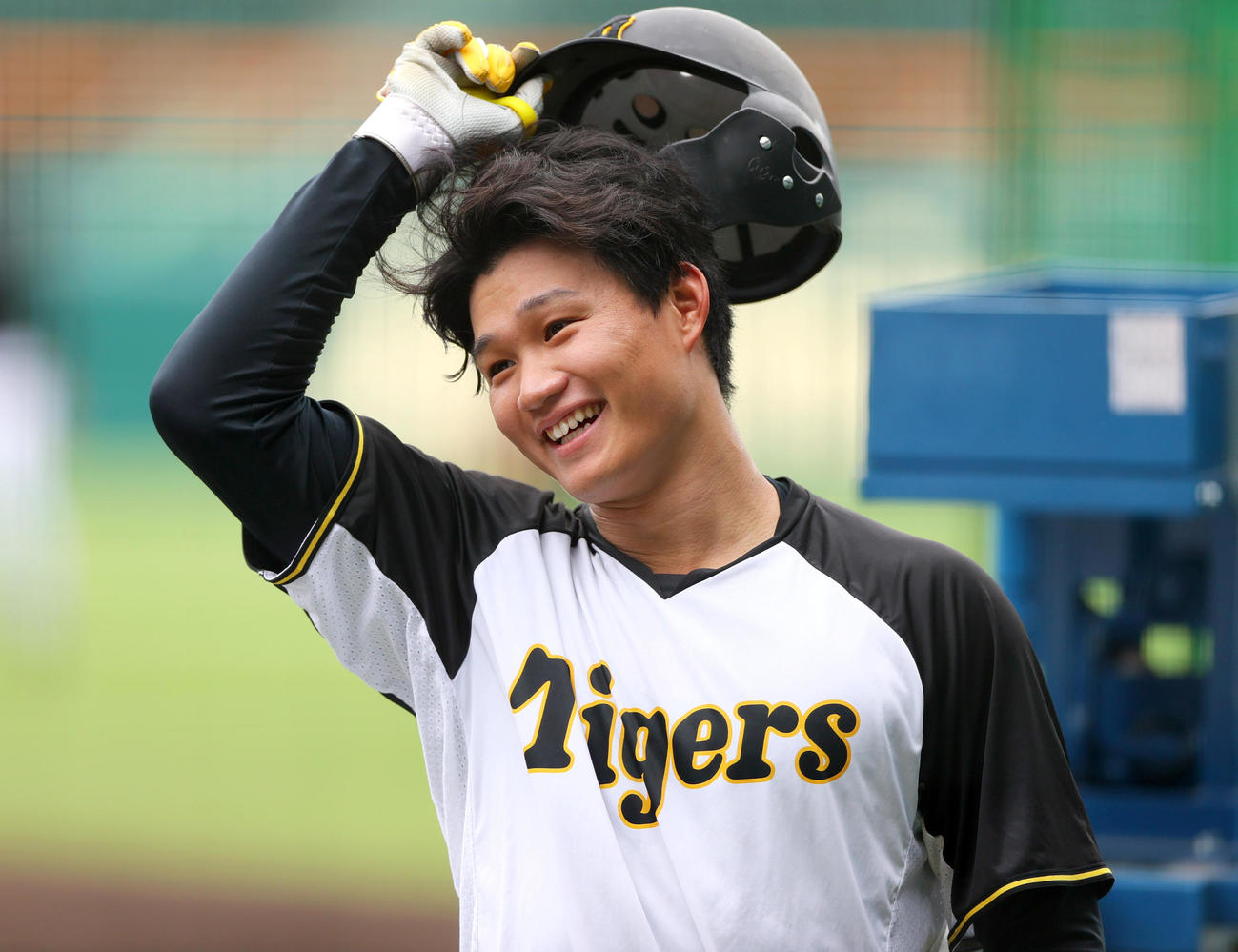 阪神対巨人　試合前、リラックスした表情を見せる阪神森下（撮影・上山淳一）