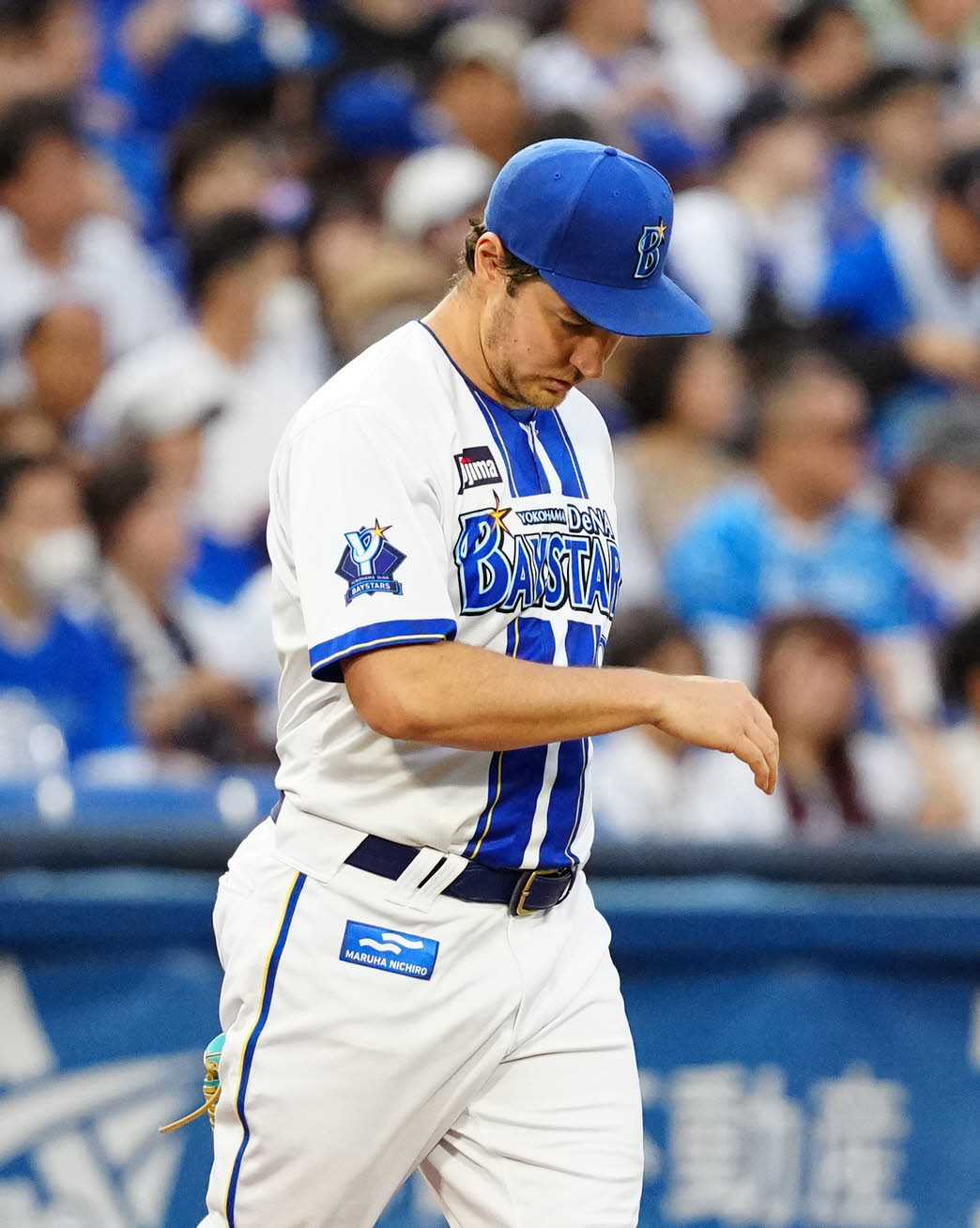 DeNA対中日　3回表中日2死三塁、ボスラーに適時二塁打を浴びたバウアー（撮影・江口和貴）