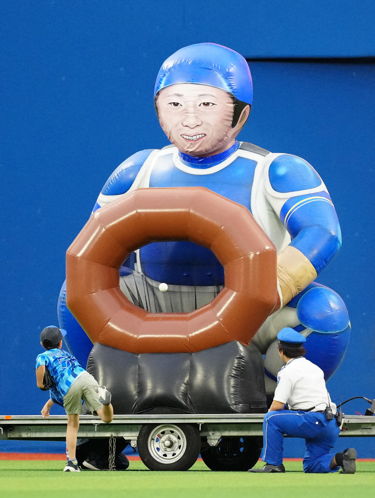 DeNA対中日　2回裏終了後のイベントで登場した「しおんくん」（撮影・江口和貴）