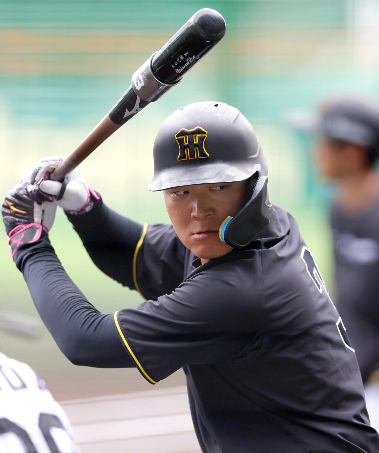 阪神対巨人　試合前の練習でティー打撃する阪神大山（撮影・上山淳一）