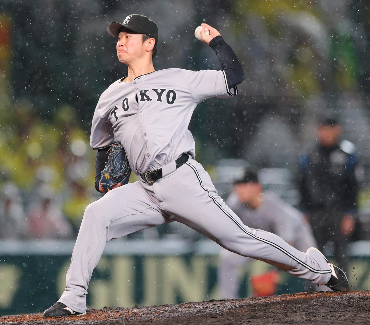阪神対巨人　7回裏に登板する中川（撮影・上山淳一）