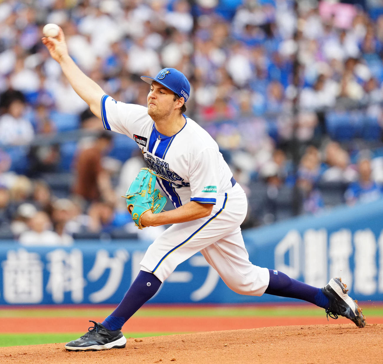 DeNA対中日　DeNA先発のバウアー（撮影・江口和貴）