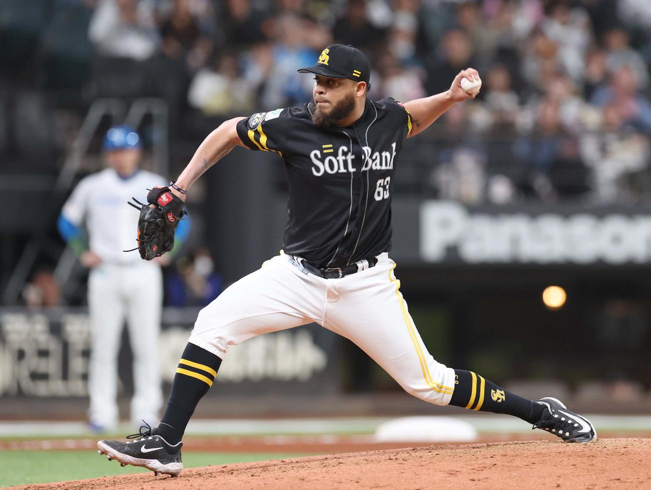 日本ハム対ソフトバンク　6回に登板のヘルナンデス（撮影・黒川智章）