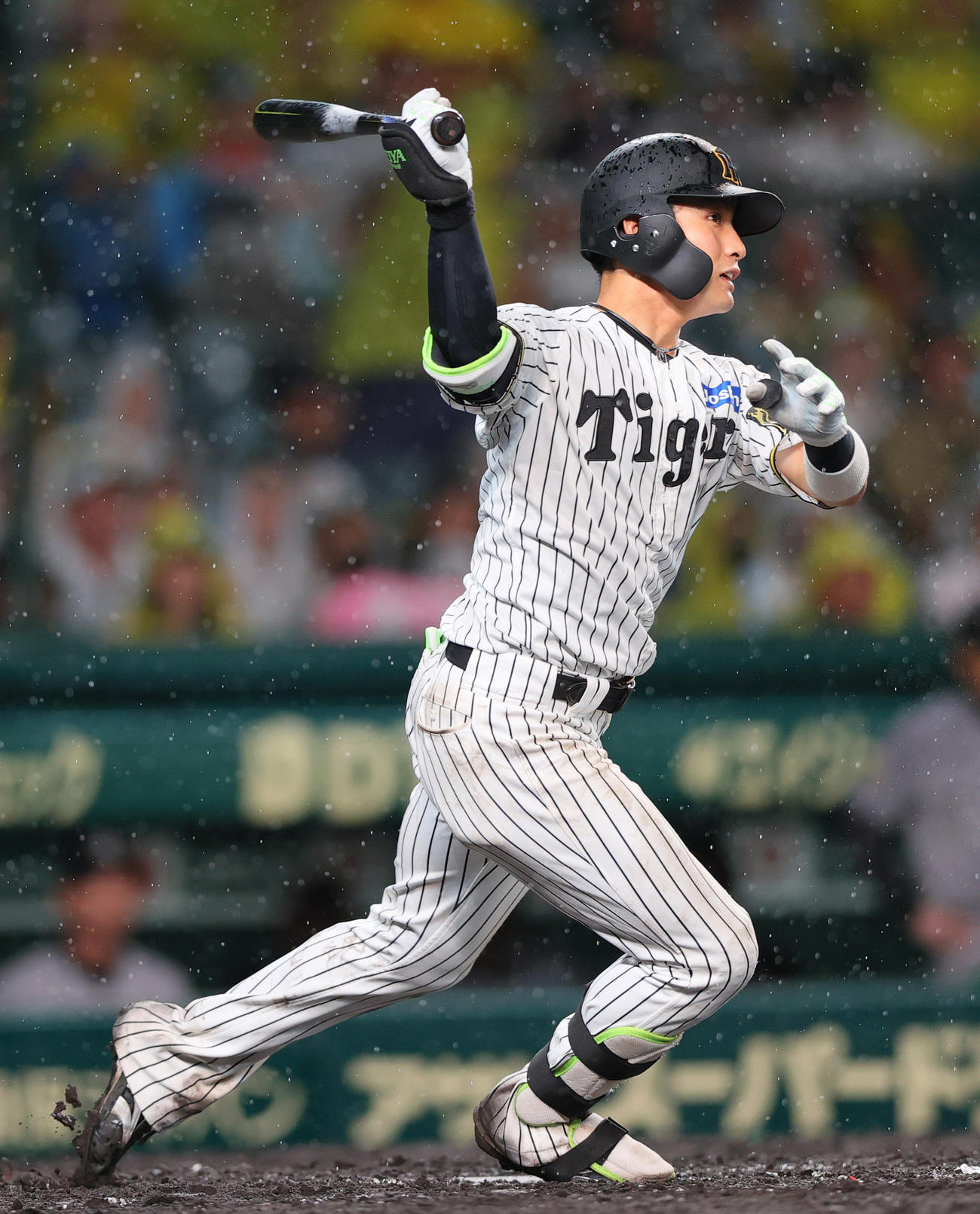 阪神対巨人　7回裏阪神無死一塁、木浪は右適時三塁打を放つ（撮影・上山淳一）
