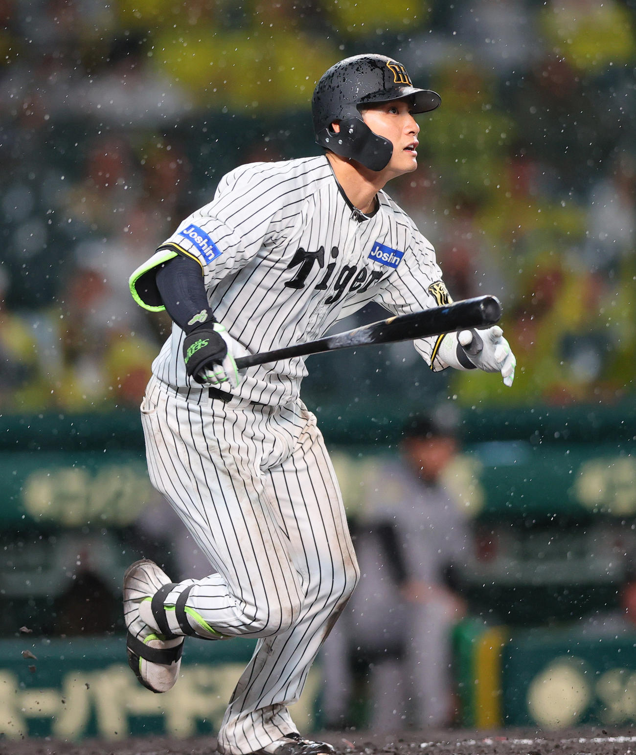阪神対巨人　7回裏阪神無死一塁、木浪は右適時三塁打を放つ（撮影・上山淳一）