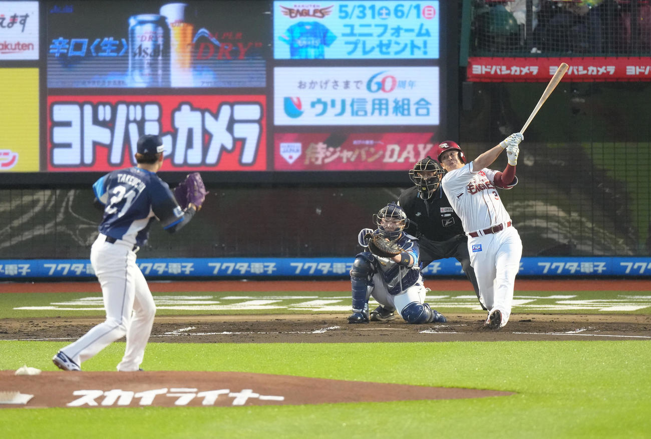 楽天対西武　2回裏楽天2死、浅村は右邪飛に倒れる。投手武内（撮影・足立雅史）