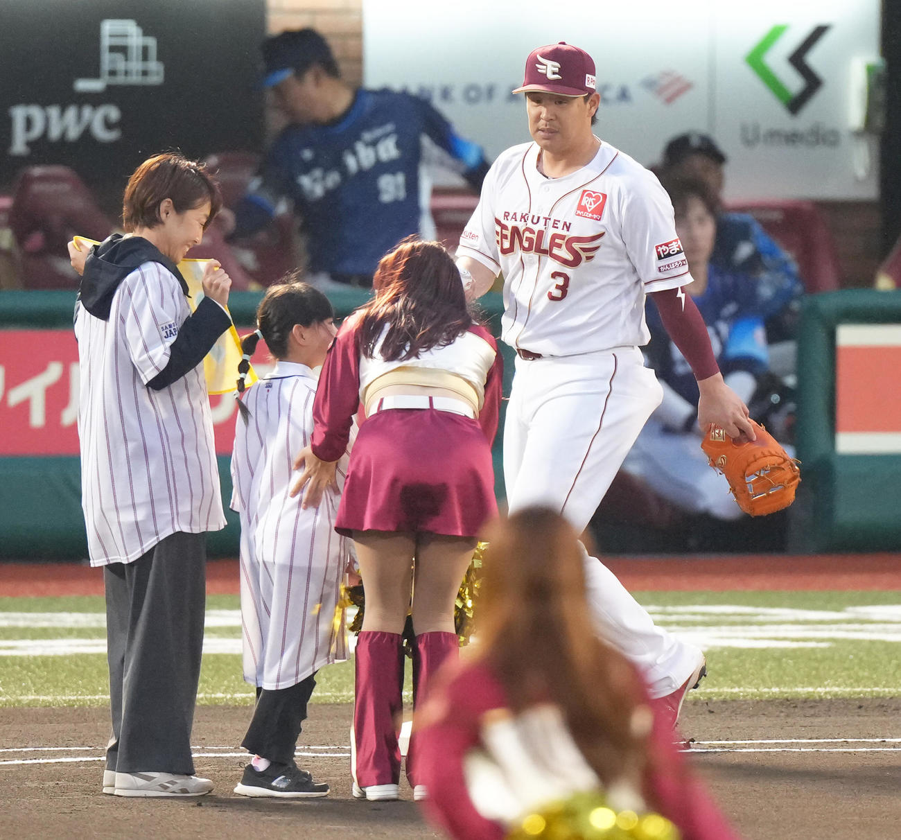 楽天対西武　6番一塁手でスタメン出場の楽天浅村（撮影・足立雅史）