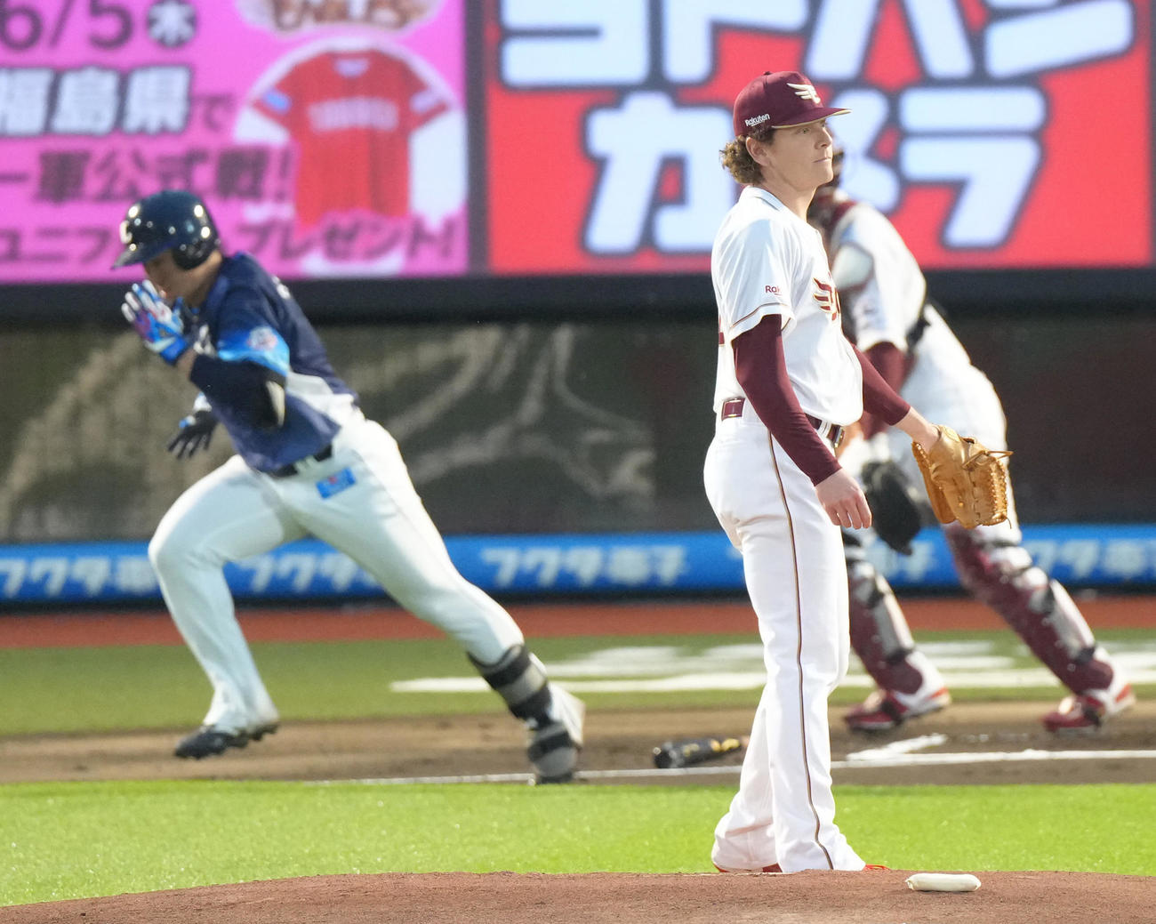 楽天対西武　1回表西武2死、渡部聖を三ゴロに仕留めたハワード（撮影・足立雅史）