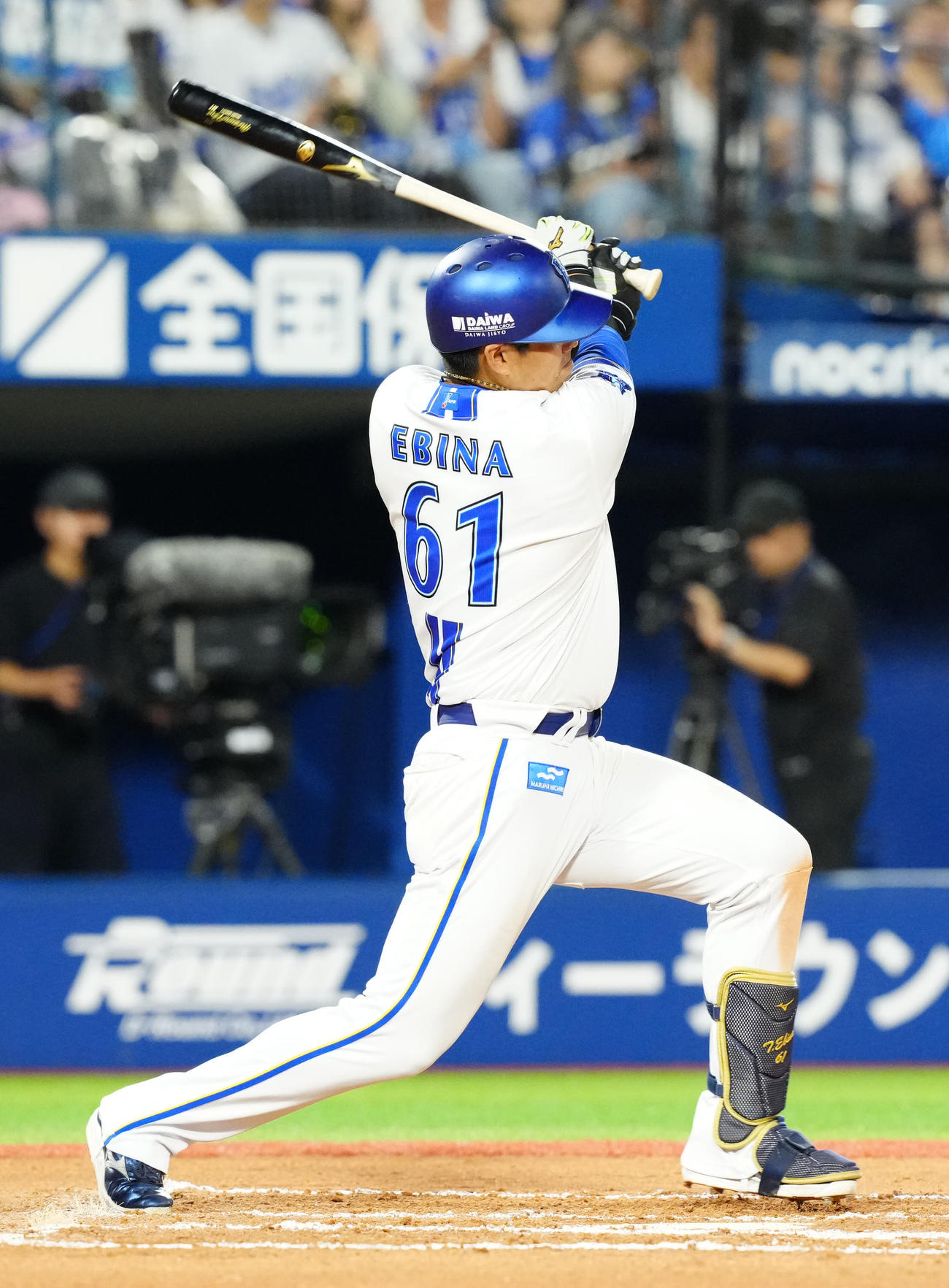 DeNA対中日　6回裏DeNA無死一塁、左前打を放つ蝦名（撮影・江口和貴）