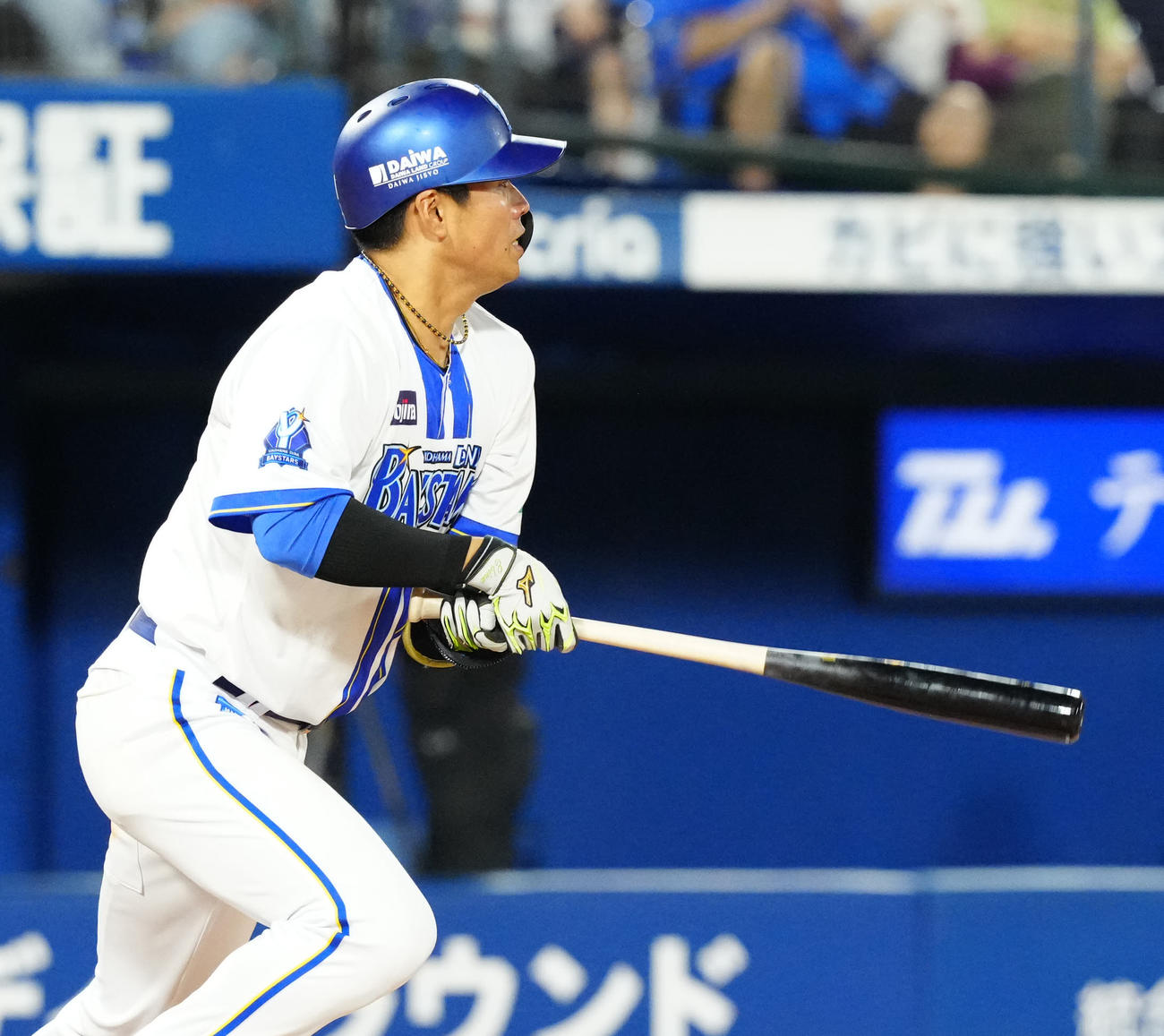 DeNA対中日　6回裏DeNA無死一塁、左前打を放つ蝦名（撮影・江口和貴）