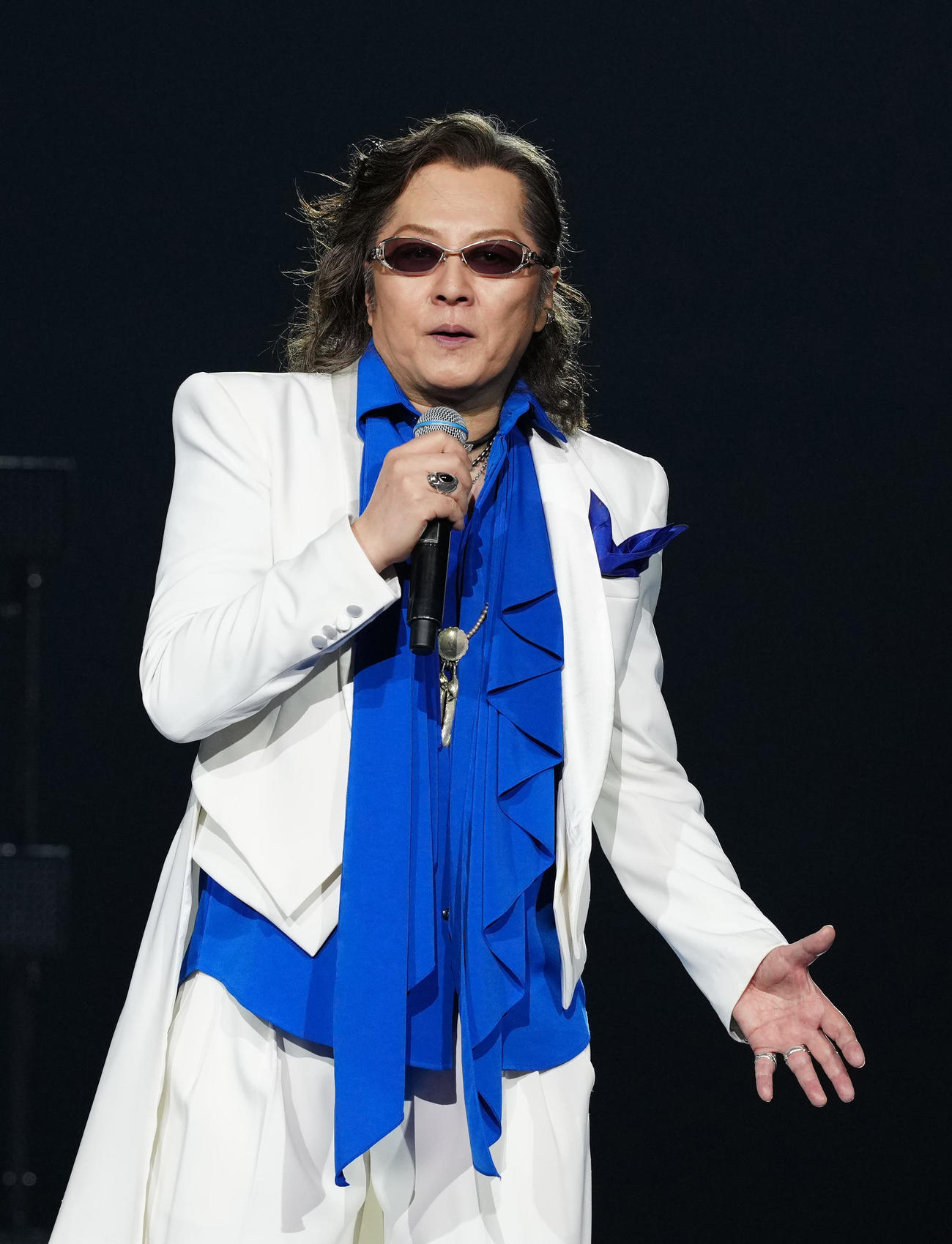 DeNA対中日　試合後にライブを行った石井竜也（撮影・江口和貴）