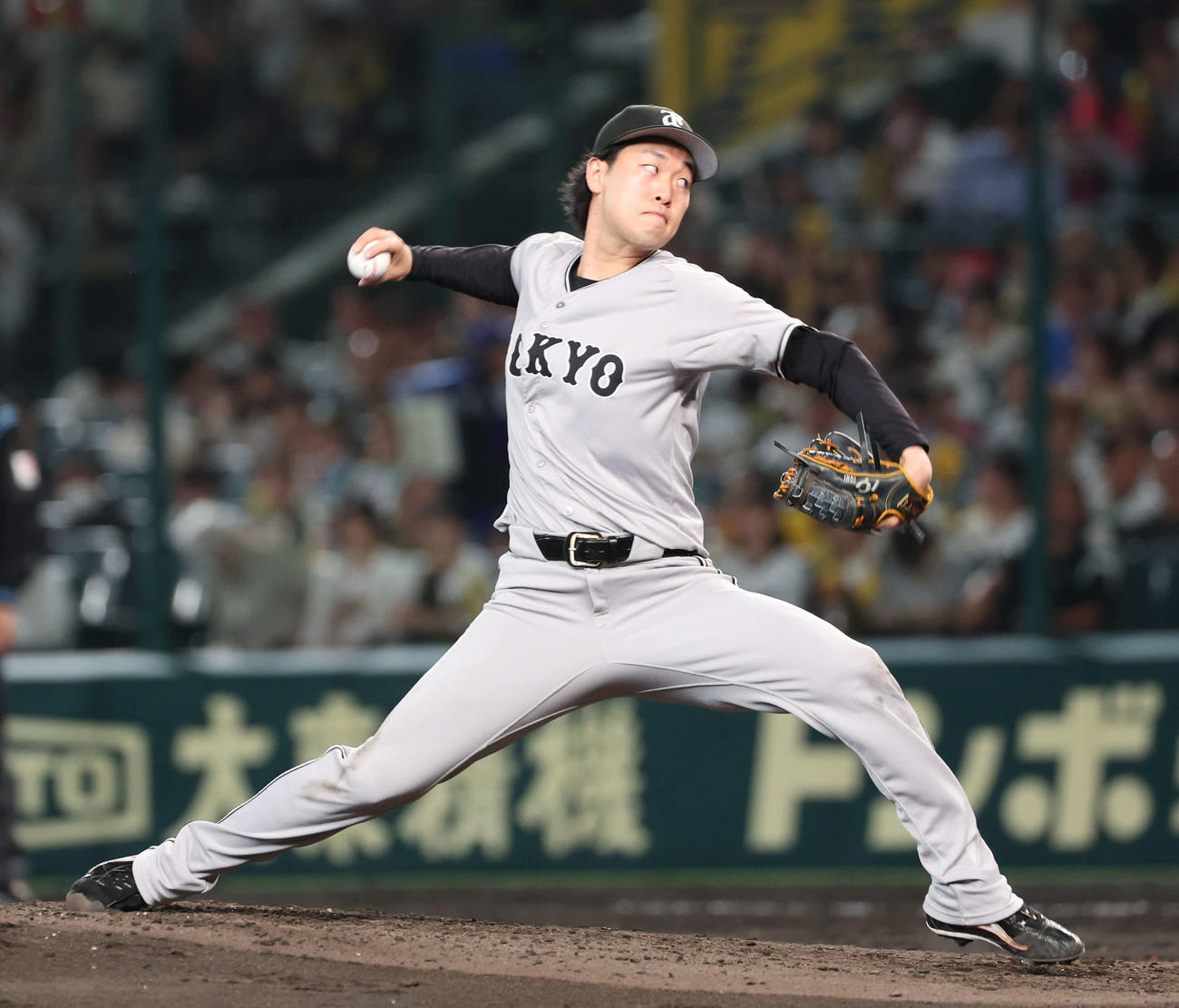 阪神対巨人　巨人先発の山崎（撮影・西尾就之）
