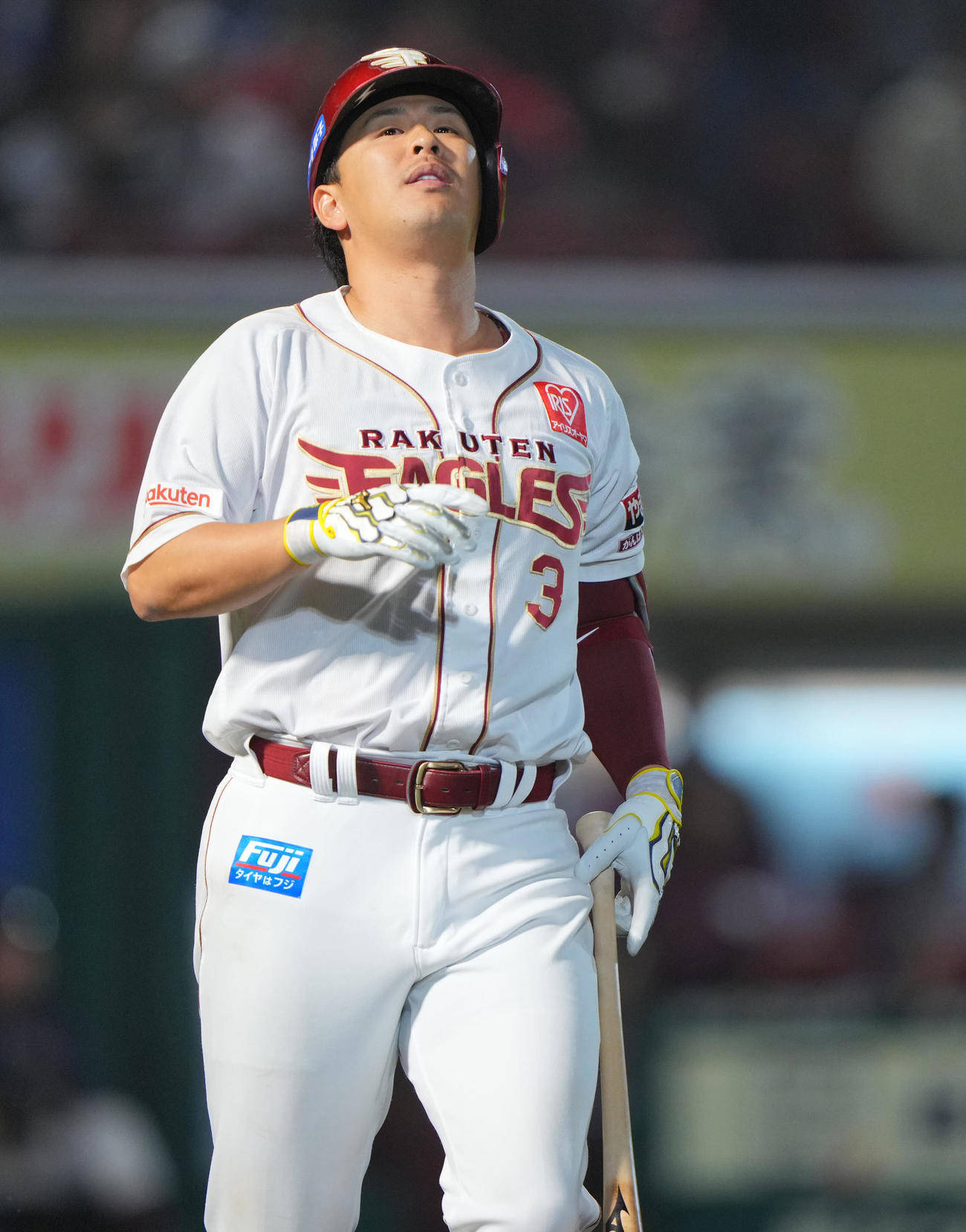 楽天対西武　9回裏楽天無死二塁、右飛に倒れ悔しげな浅村（撮影・垰建太）