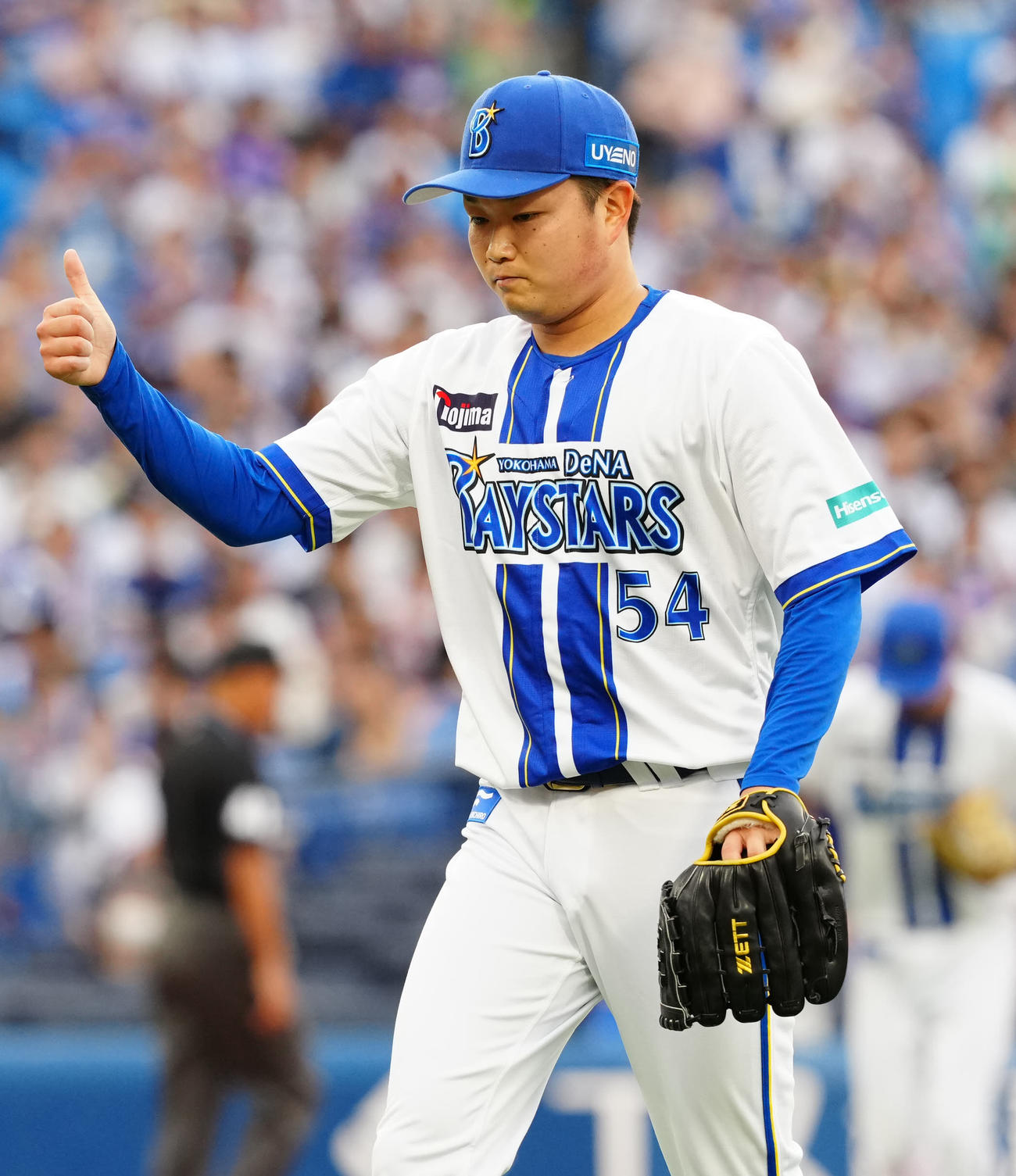 DeNA対中日　1回表終了後、ベンチに引き揚げるDeNA先発の石田裕（撮影・江口和貴）