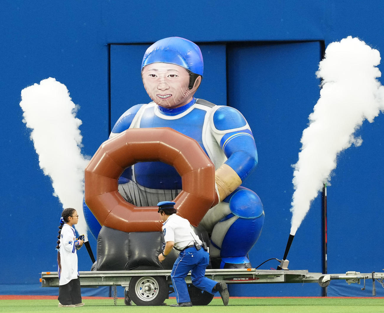 DeNA対中日　2回裏終了後のイベントで登場した「しおんくん」（撮影・江口和貴）