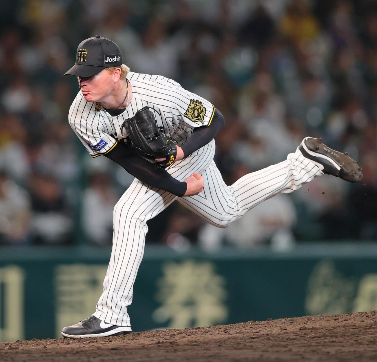 阪神対巨人　11回表、6番手で登板のネルソン（撮影・上山淳一）