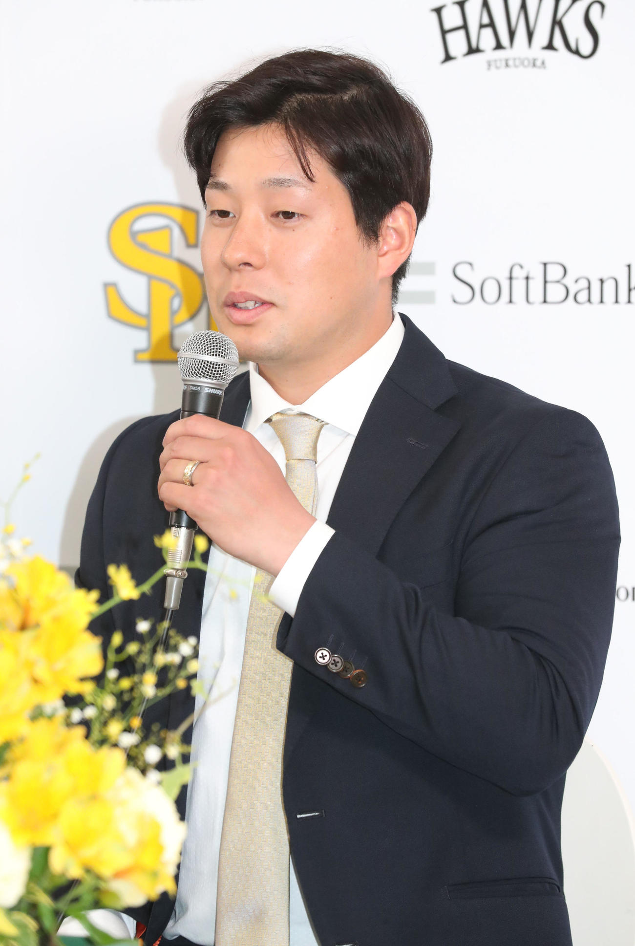 25年5月14日　入団会見で話をするソフトバンク大江竜聖