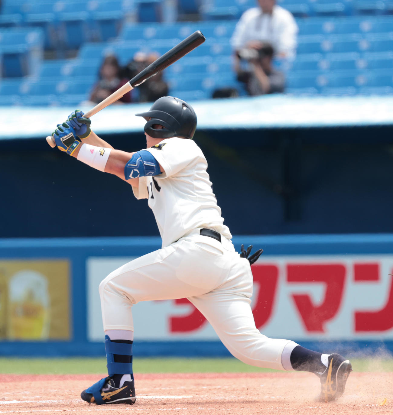 東洋大対中大　8回表東洋大2死一、二塁、代打中村は右前に適時打を放つ（撮影・柴田隆二）