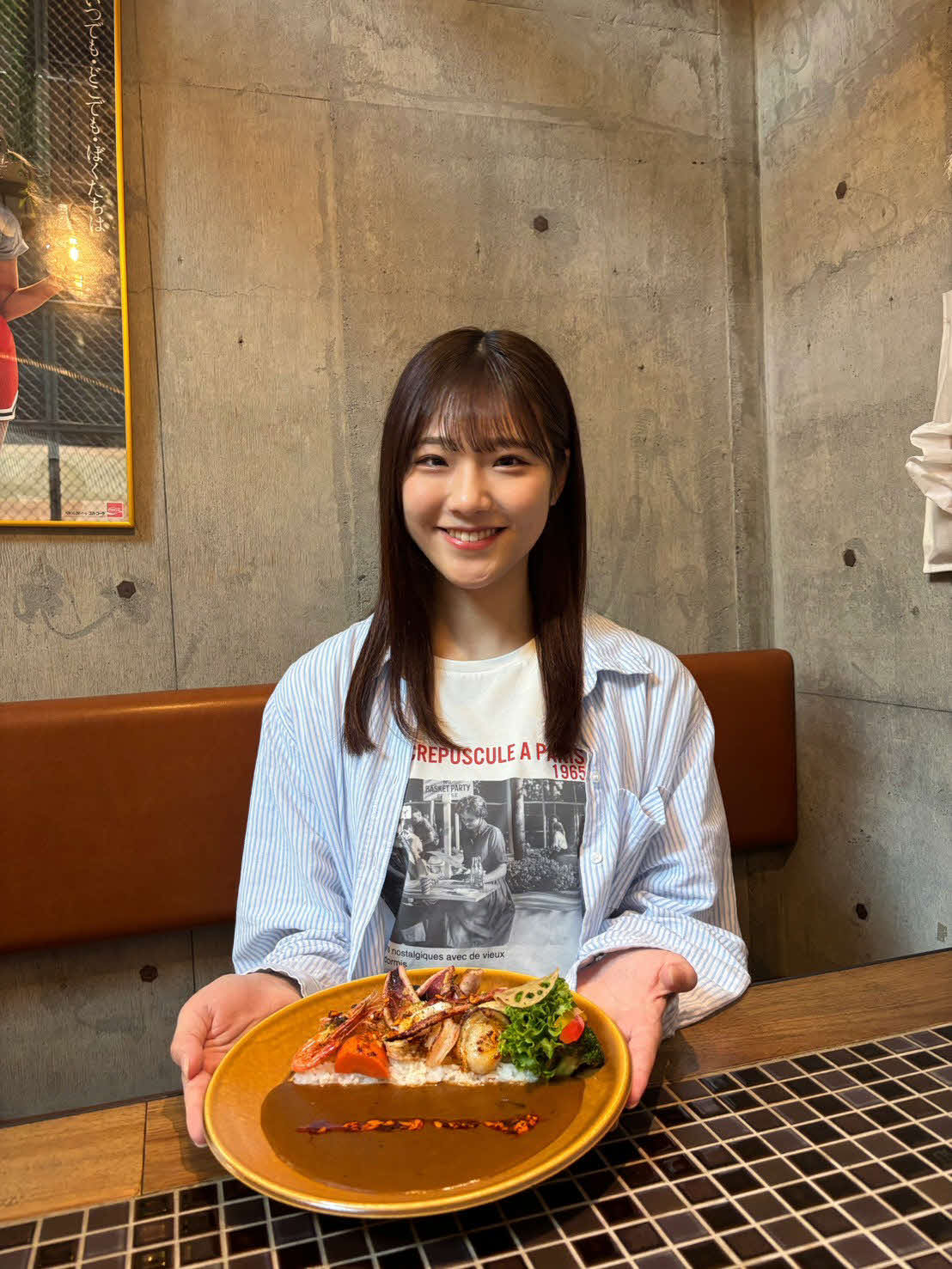 浜カレーをリポートする工藤