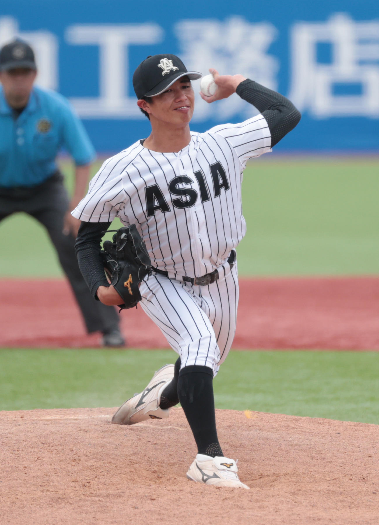 日大対亜大　先発した亜大・山城（撮影・柴田隆二）