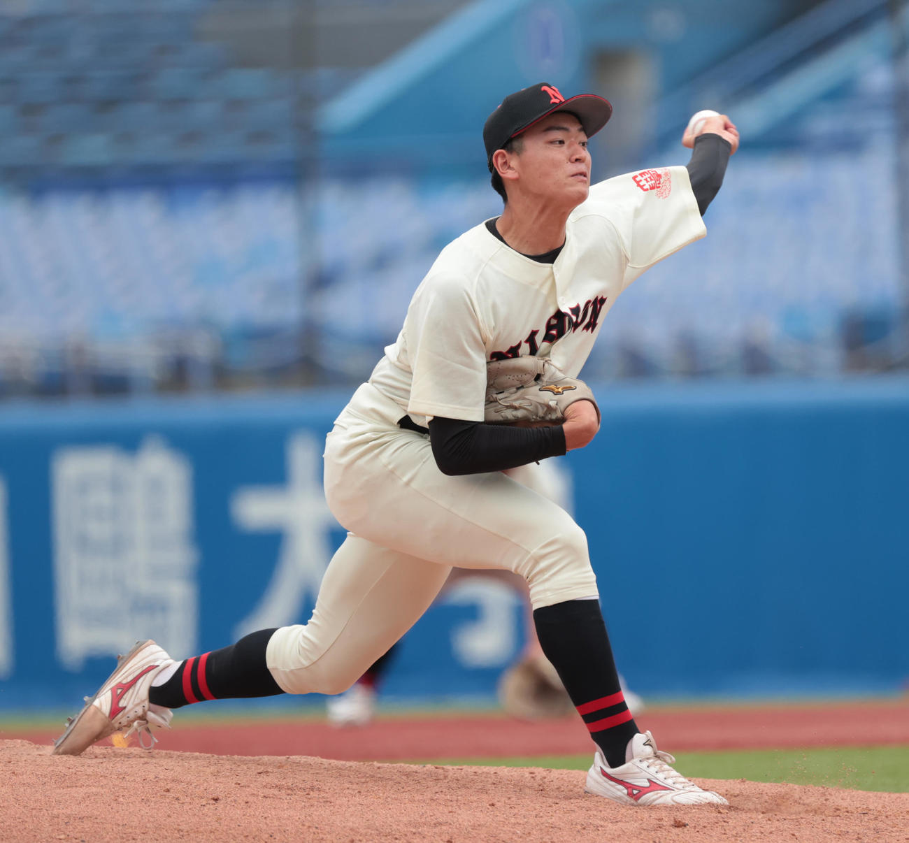 日大対亜大　先発した日大・菅沢（撮影・柴田隆二）