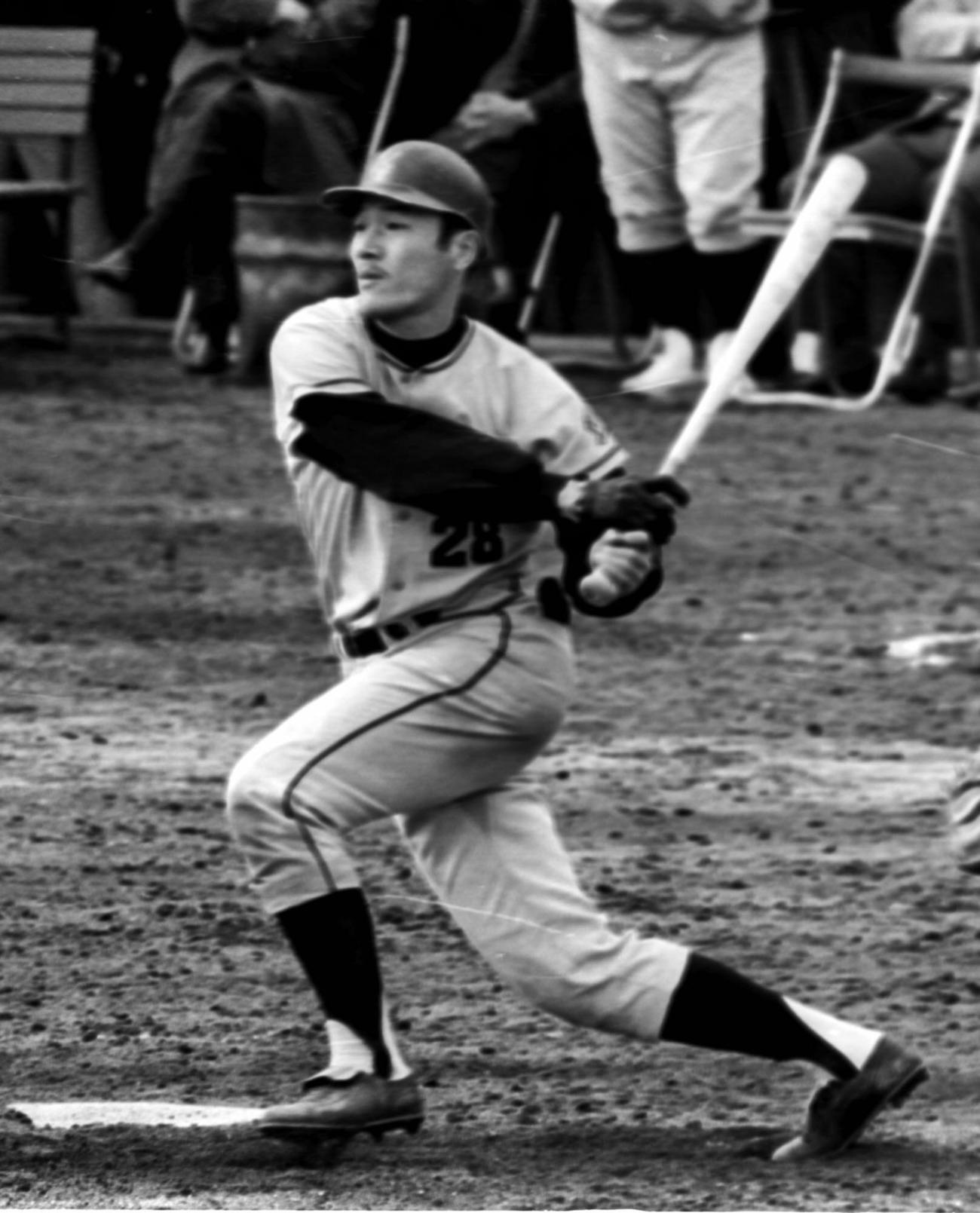 西鉄時代の宮寺勝利さんの打撃フォーム（1969年2月撮影）