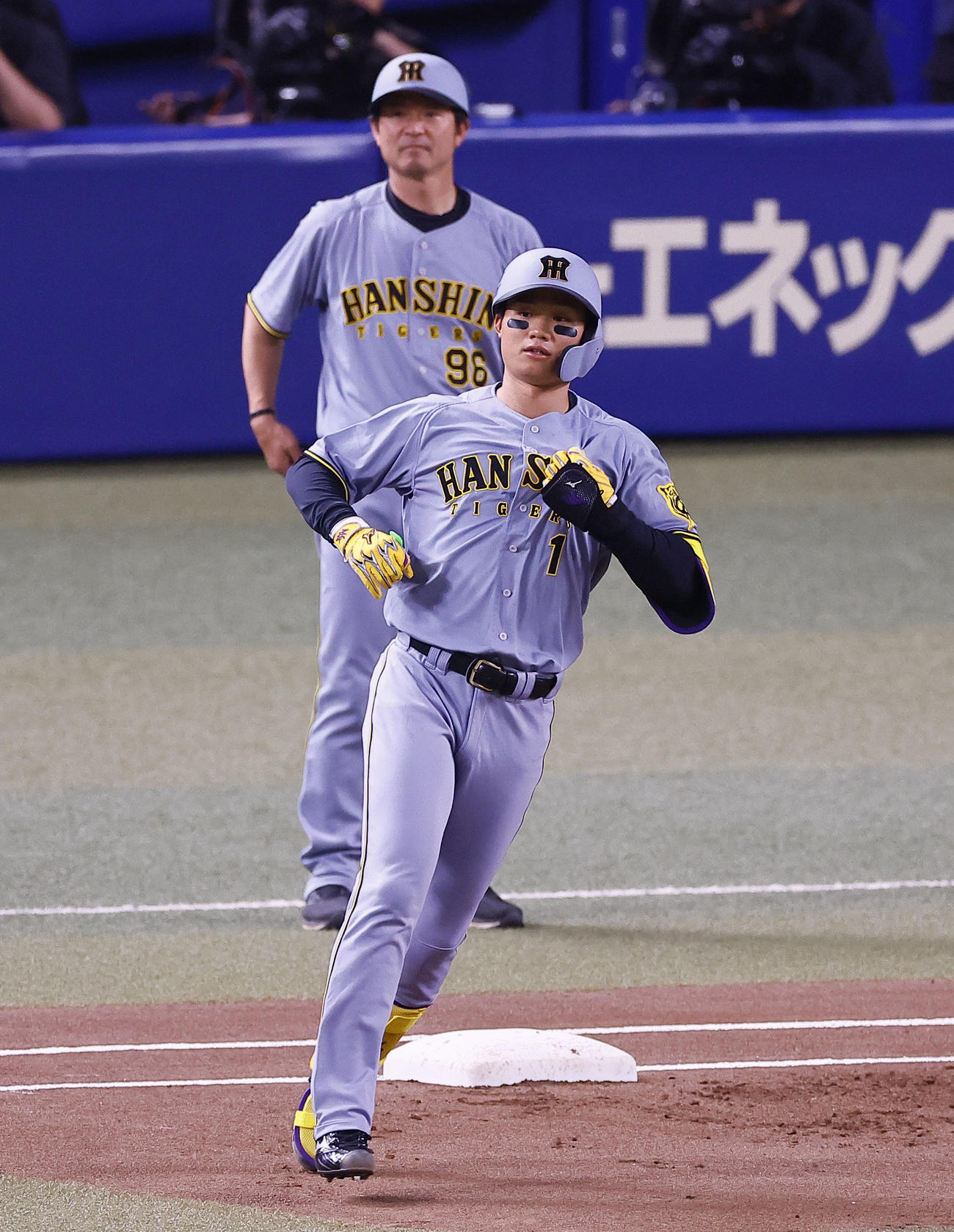 中日対阪神　1回表阪神1死二塁、中飛に倒れた森下（撮影・藤尾明華）