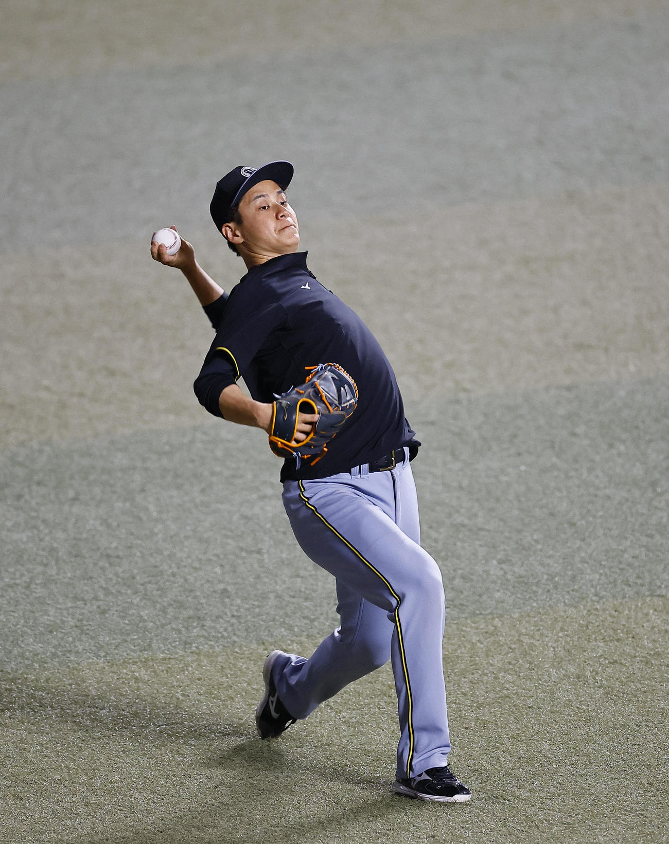 中日対阪神　キャッチボールをする阪神大竹（撮影・藤尾明華）