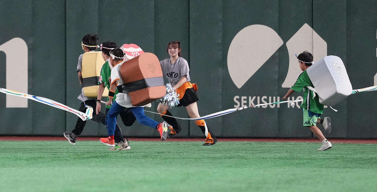 巨人対ヤクルト　すしレースはたまごが勝利（撮影・鈴木みどり）