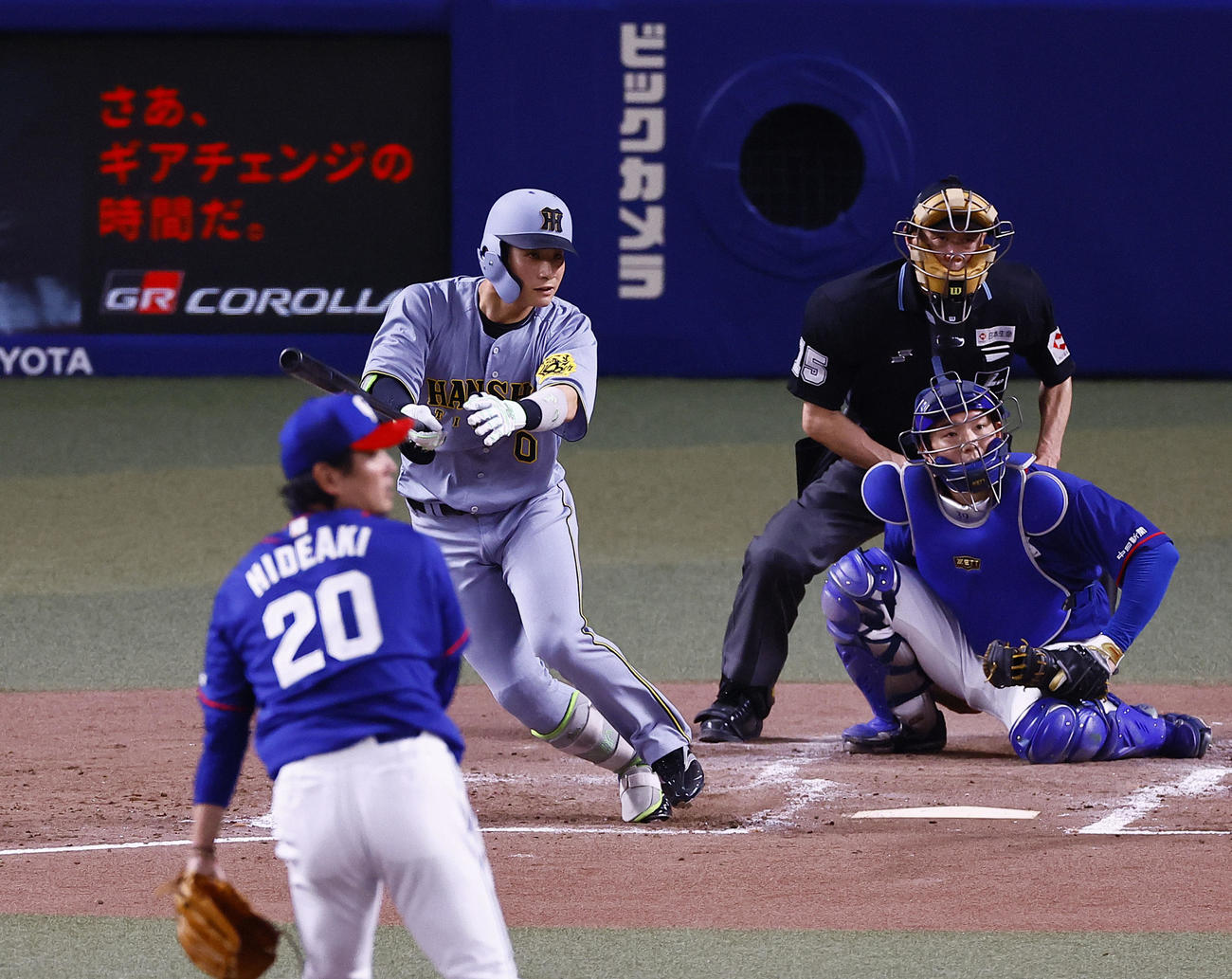中日対阪神　5回表阪神無死、木浪は左前安打を放つ。投手涌井（撮影・藤尾明華）