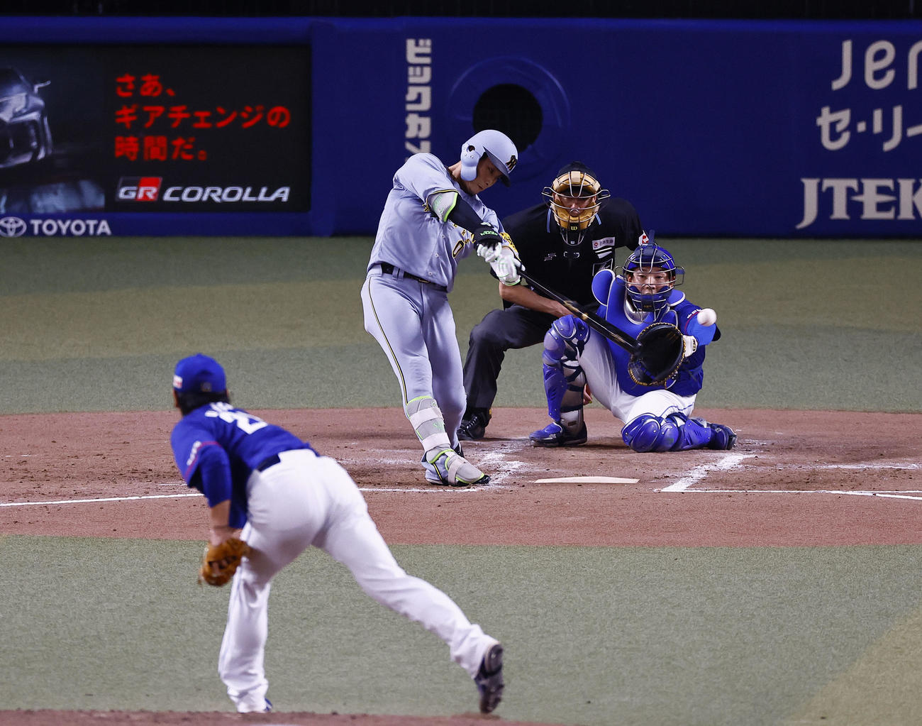 中日対阪神　5回表阪神無死、木浪は左前安打を放つ。投手涌井（撮影・藤尾明華）