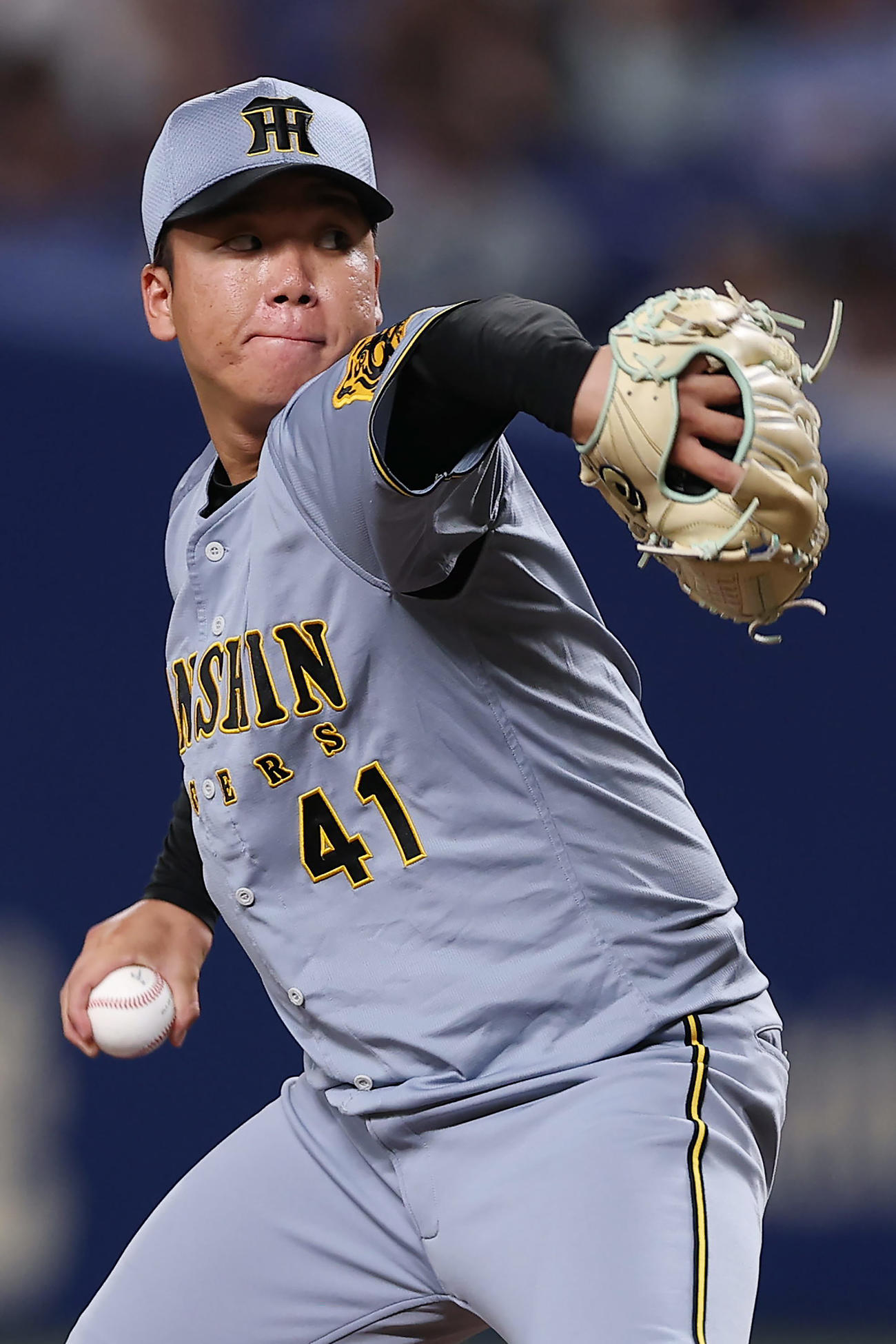 中日対阪神　力投する阪神先発の村上（撮影・前田充）
