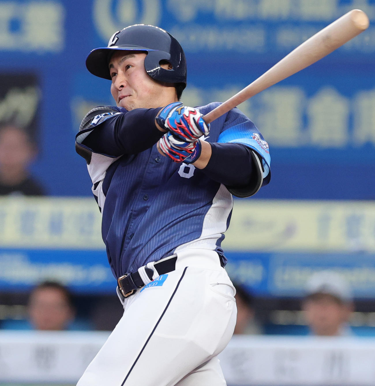 ロッテ対西武　1回表西武2死、左越え先制本塁打を放つ渡部聖（撮影・野上伸悟）