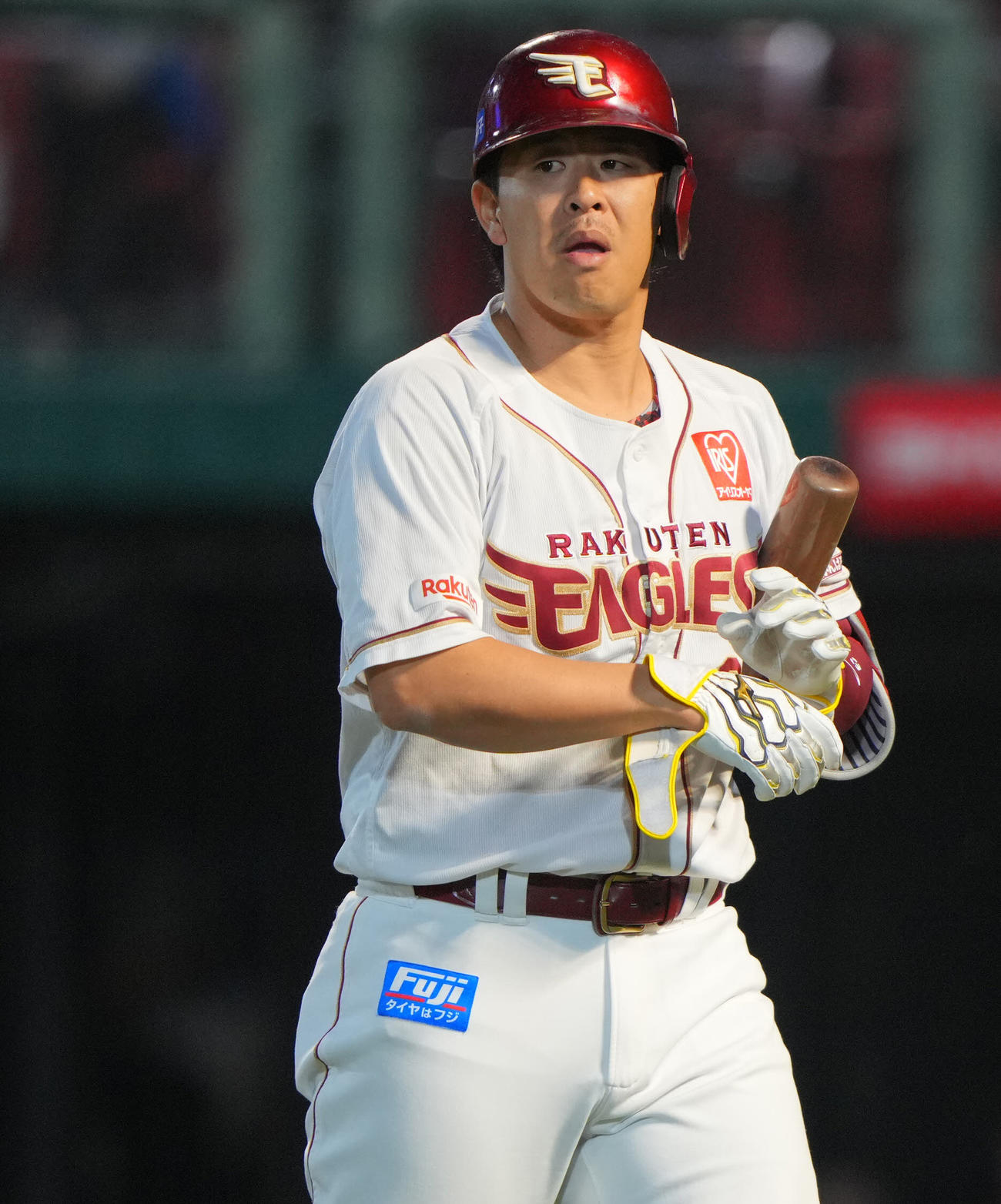 楽天対日本ハム　4回裏楽天2死、空振り三振に倒れる浅村（撮影・垰建太）