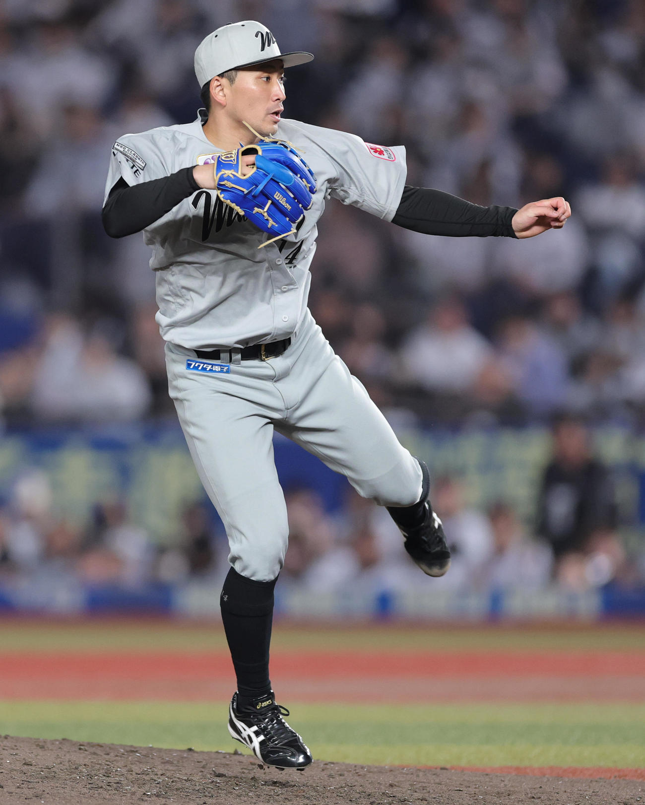 ロッテ対西武　ロッテ先発の小島（撮影・野上伸悟）