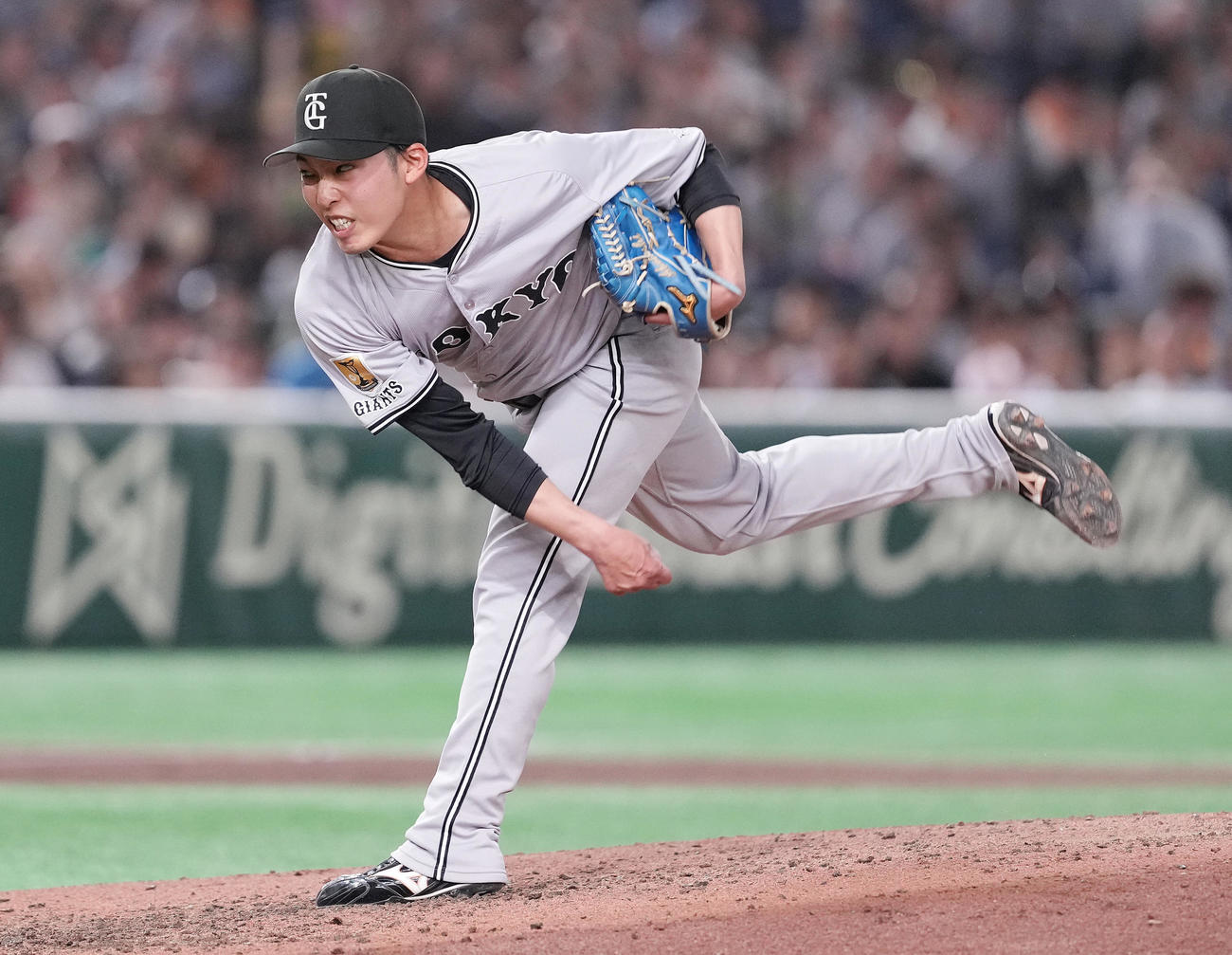 巨人対ヤクルト　先発し力投する巨人赤星（撮影・鈴木みどり）