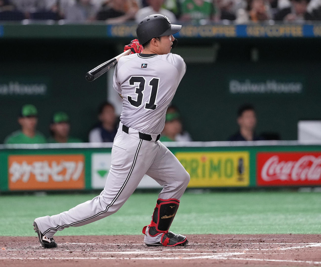 巨人対ヤクルト　4回裏巨人2死満塁、中2点適時打を放つ赤星（撮影・鈴木みどり）