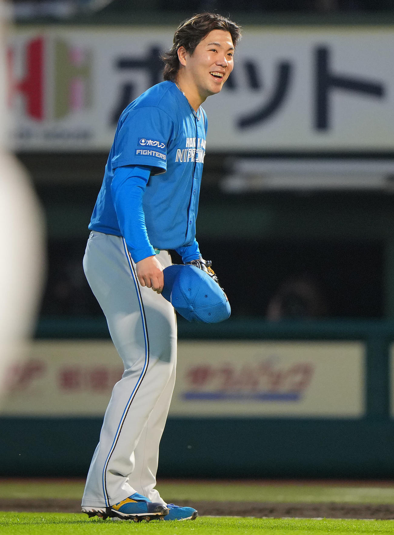 楽天対日本ハム　3回裏楽天2死二、三塁、村林を二ゴロに仕留めピンチをしのぎ笑顔を見せる日本ハム先発の金村（撮影・垰建太）
