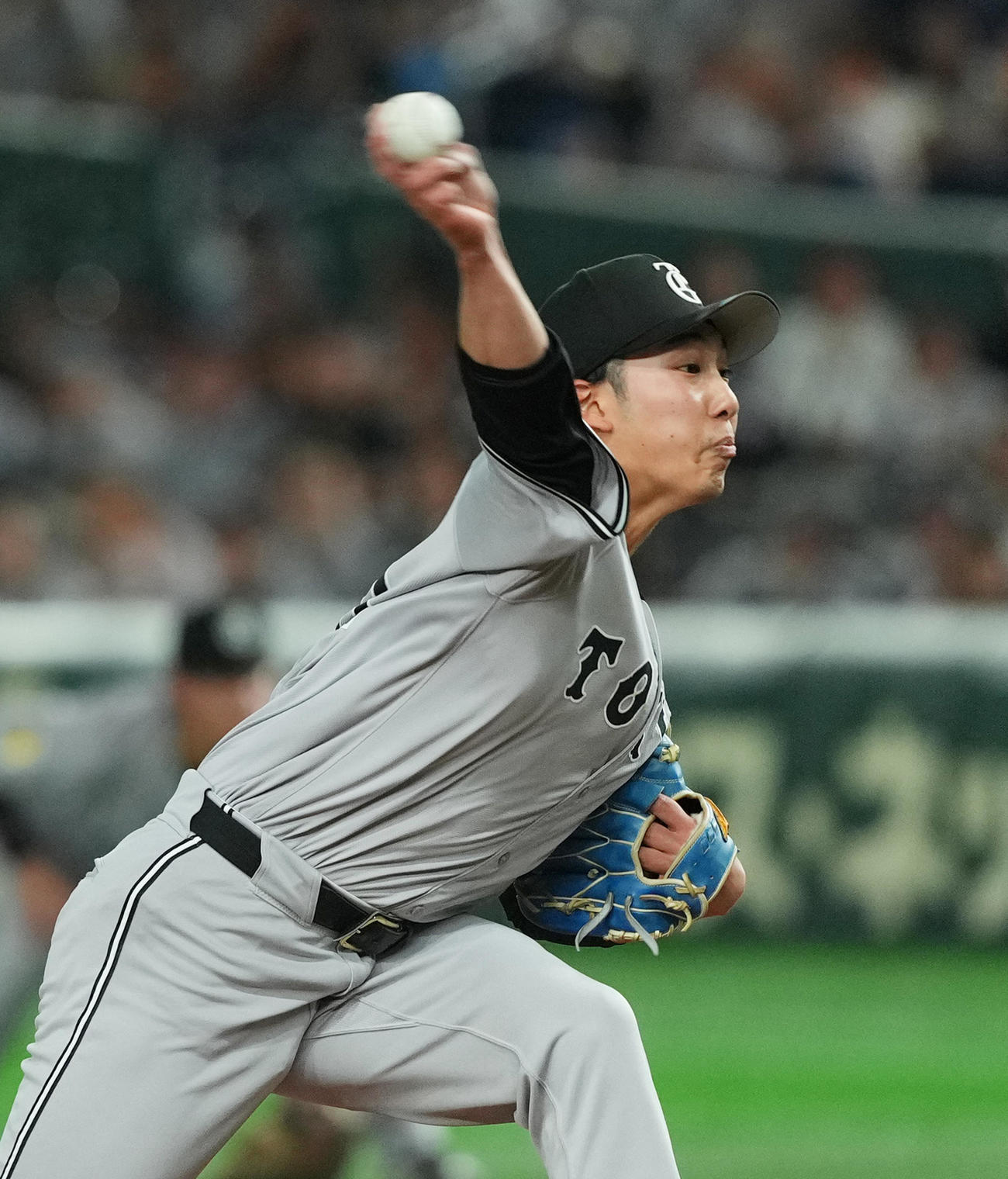 巨人対ヤクルト　巨人先発の赤星（撮影・菅敏）