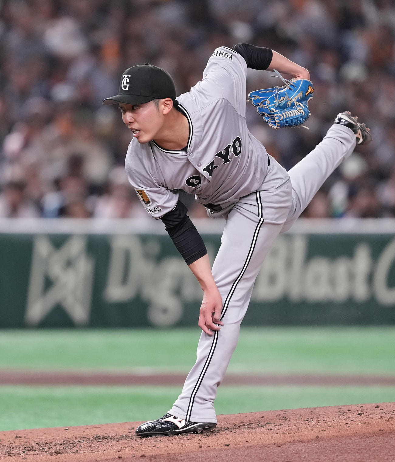 巨人対ヤクルト　先発し力投する巨人赤星（撮影・鈴木みどり）
