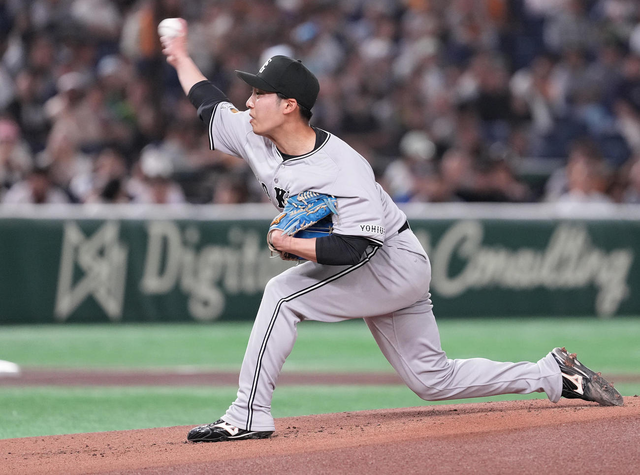 巨人対ヤクルト　先発し力投する巨人赤星（撮影・鈴木みどり）