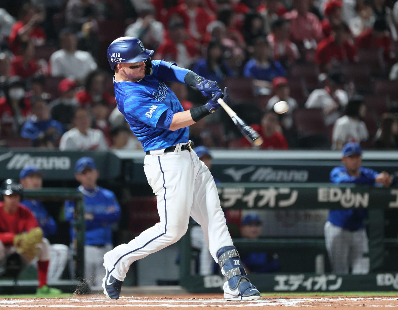 広島対DeNA 6回表DeNA無死、オースティンは左前打を放つ（撮影・加藤孝規）